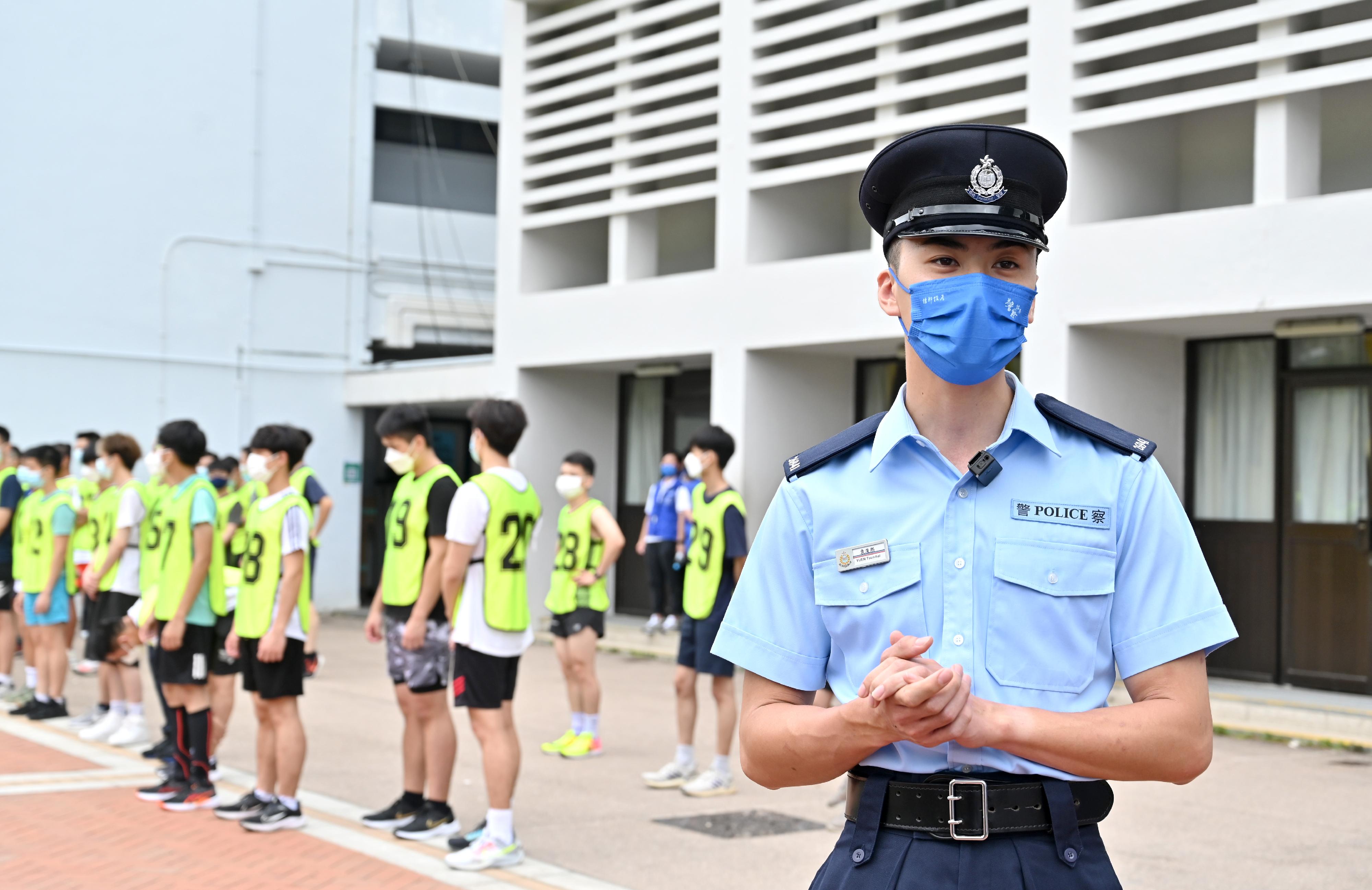 警队今日（六月十九日）在香港警察学院举办「警察招募‧体验日」。图示「警募大使」介绍体能测试的入职要求。