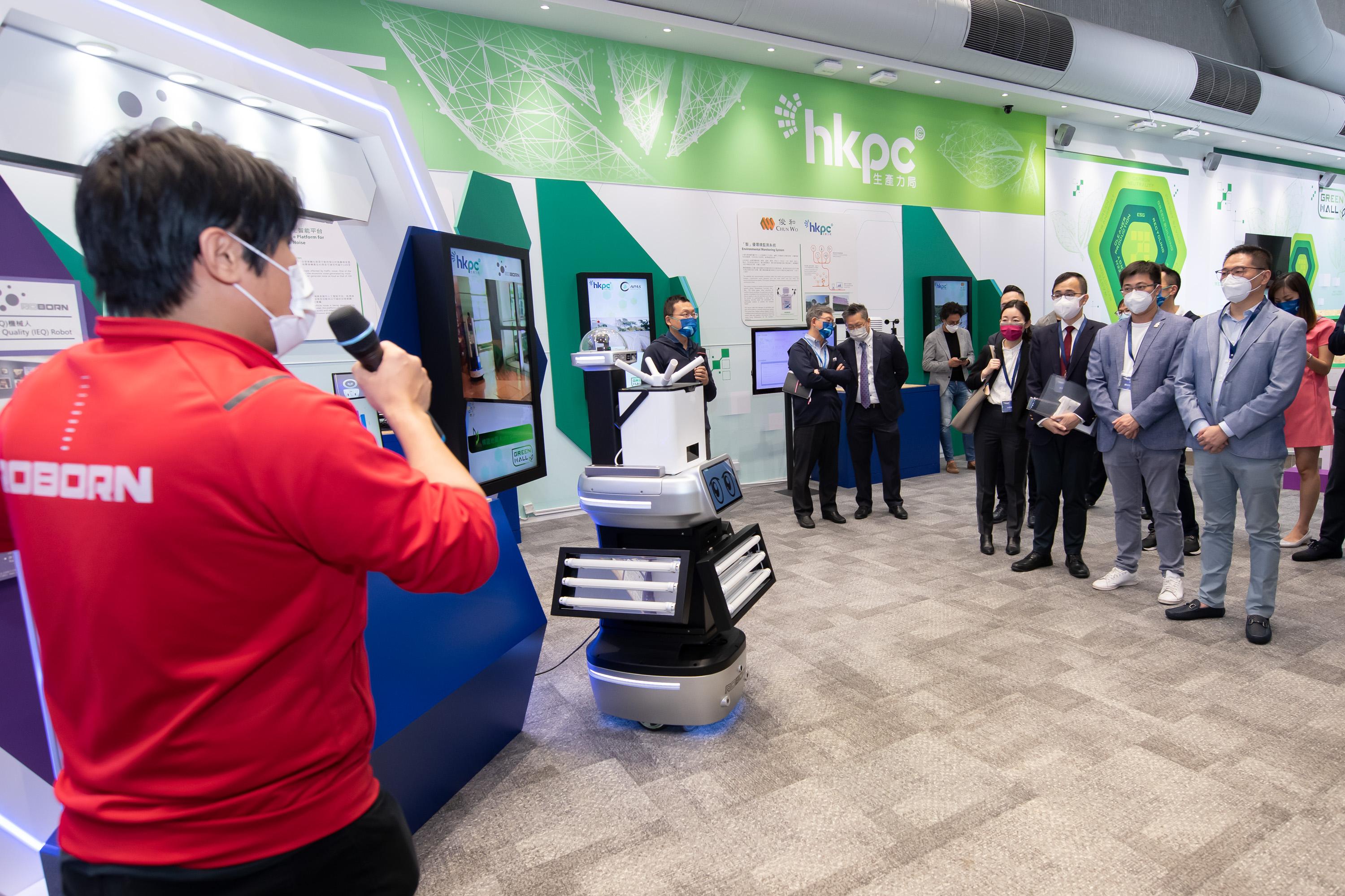 The Legislative Council (LegCo) Panel on Commerce and Industry visited the Hong Kong Productivity Council (HKPC) today (June 20).  Photo shows LegCo Members observing a demonstration of green technologies and innovative solutions in the Green Hall of HKPC.