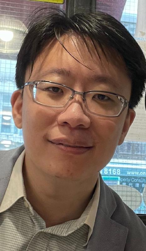Chan Kai-wan, aged 37, is about 1.75 metres tall, 77 kilograms in weight and of medium build. He has a long face with yellow complexion and short black hair. He was last seen wearing a grey suit jacket, a white shirt, dark-coloured trousers, black shoes and carrying a black backpack.
