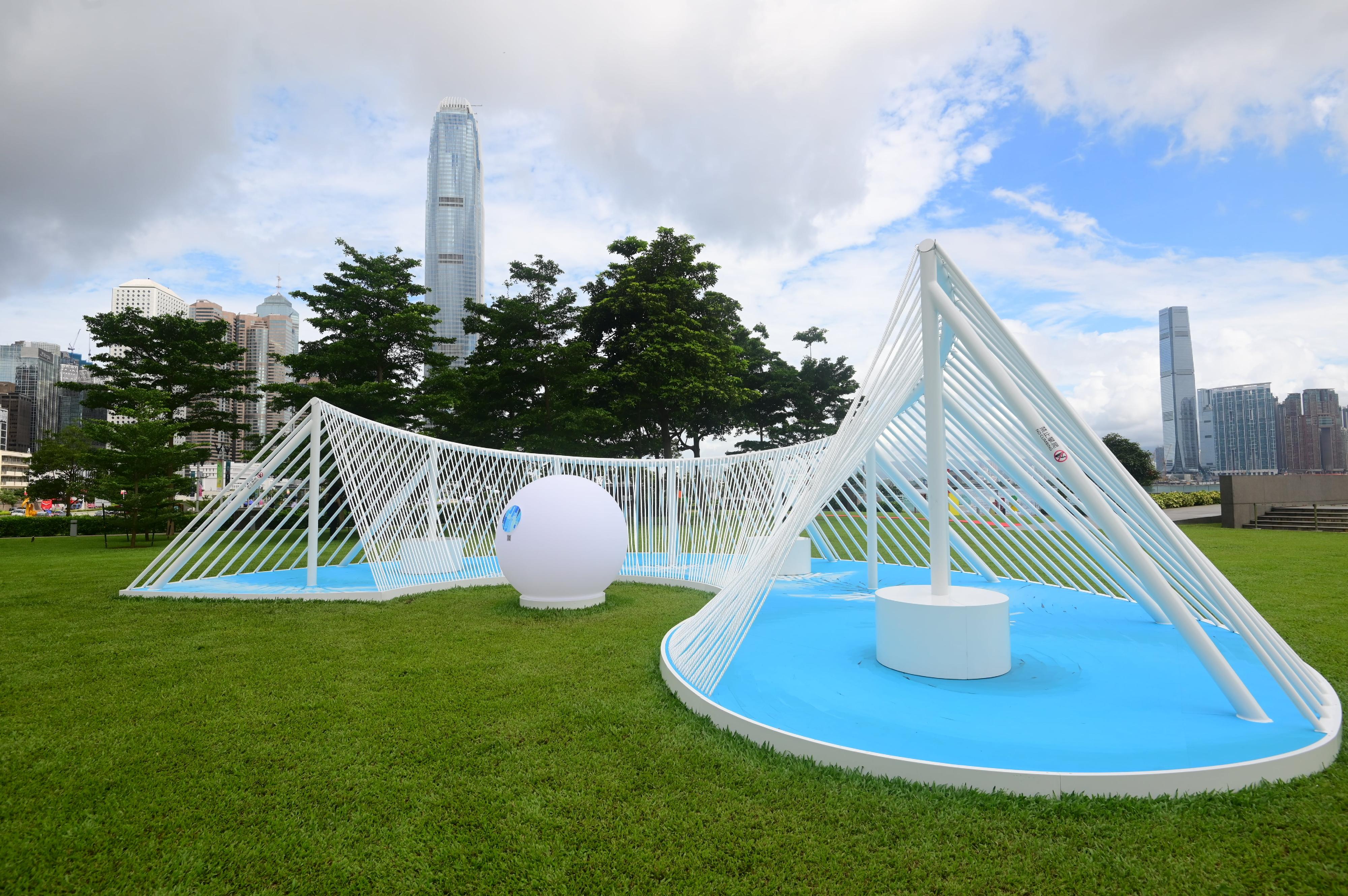 The opening ceremony of the exhibition "Art@Harbour" was held at the Central and Western District Promenade (Central Section) today (June 22). Picture shows one of the artworks, "The Interplay", under "The Hong Kong Jockey Club Series: Science in Art".