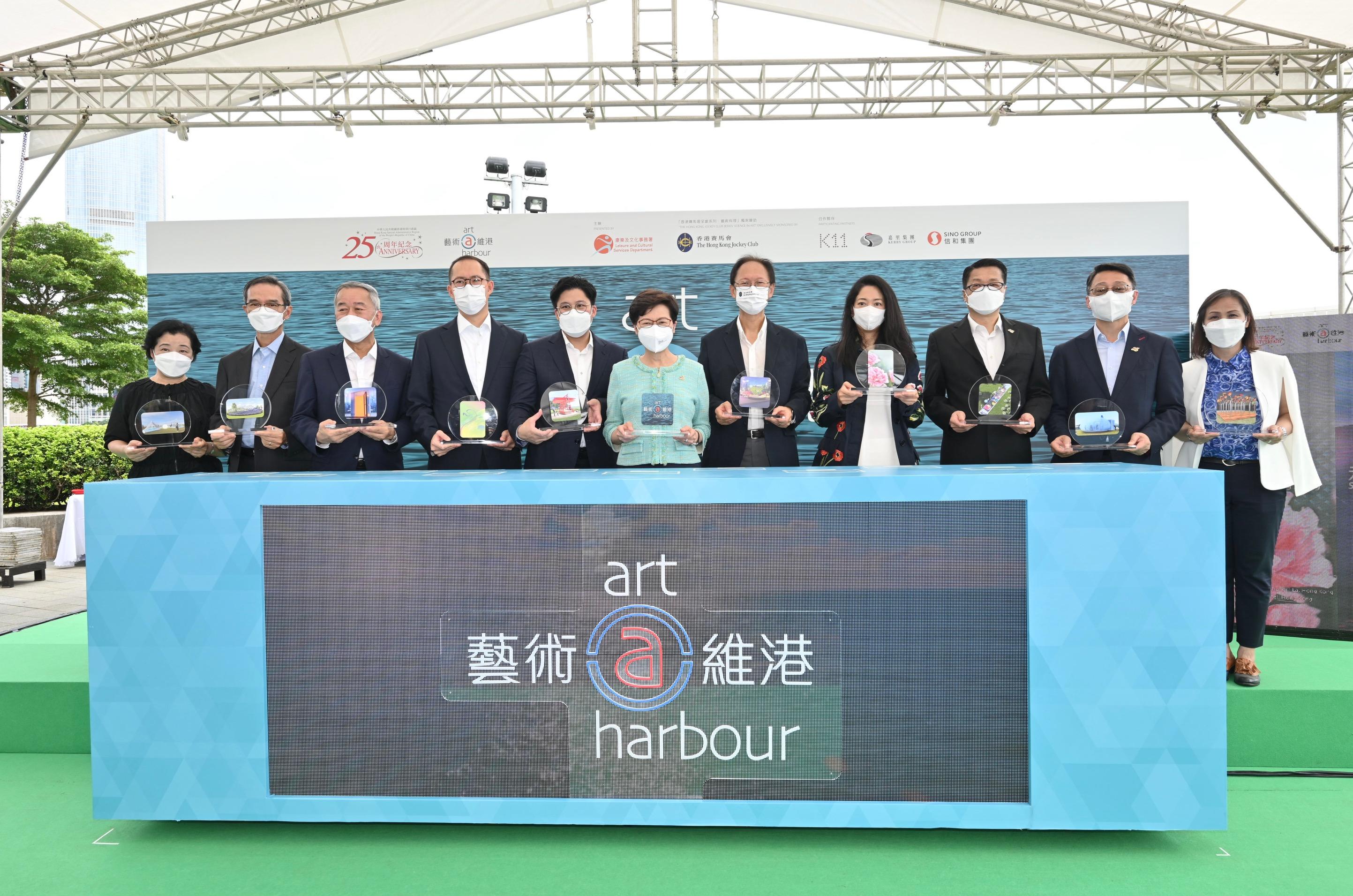 The opening ceremony of the exhibition "Art@Harbour" was held at the Central and Western District Promenade (Central Section) today (June 22). Picture shows the officiating guests, namely (from left) the Head of the Art Promotion Office, Dr Lesley Lau; the Chairman of the Museum Advisory Committee, Mr Stanley Wong; the Executive Director of New World Development Company Limited, Mr Sitt Nam-hoi; the Deputy Chairman of Sino Group, Mr Daryl Ng; Legislative Council Member Mr Kenneth Fok; the Chief Executive, Mrs Carrie Lam; the Chairman of the Hong Kong Jockey Club, Mr Philip Chen; the Director of Kerry Group and Chairman of Shangri-La Group, Ms Kuok Hui-kwong; the Acting Secretary for Home Affairs, Mr Jack Chan; the Director of Leisure and Cultural Services, Mr Vincent Liu; and the Museum Director of the Hong Kong Science Museum, Ms Paulina Chan, at the ceremony.