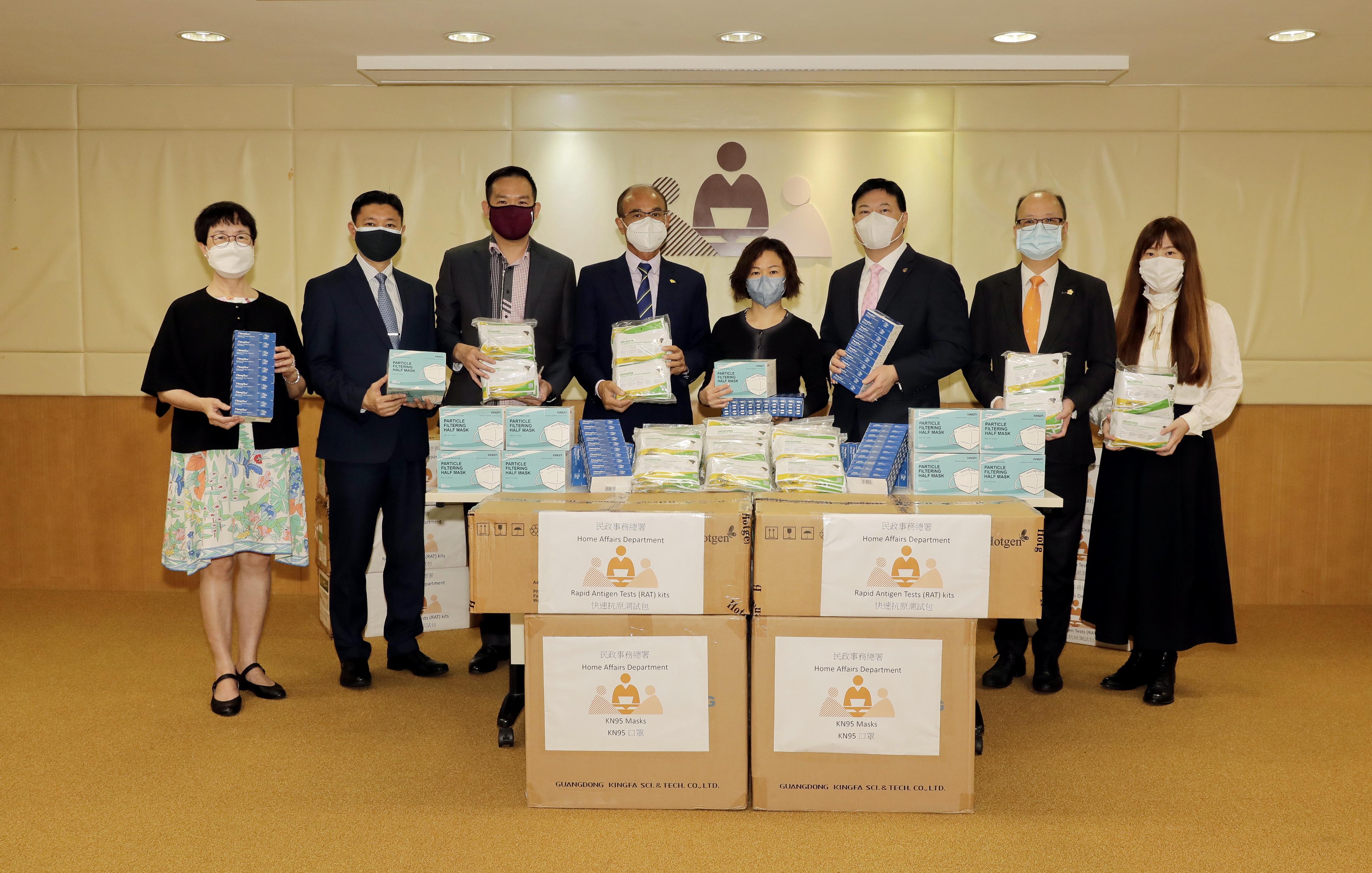 The Director of Home Affairs, Mrs Alice Cheung, today (June 23) presented rapid antigen test kits and KN95 masks to the representatives of five property management trade associations.  Photo shows Mrs Cheung (fourth from right); the President of the Hong Kong Institute of Housing, Ms Yu Chun (first left); the Chairman of the Hong Kong Property Services Alliance, Dr Mickey Yan (third left); the Chairperson of the Hong Kong Association of Property Services Agents, Mr Stephen Poon (fourth from left); the President of the Hong Kong Association of Property Management Companies, Dr Edmond Cheng (third right); the President of the Federation of Hong Kong Property Management Industry Limited, Mr Davis Wong (second right); and other guests at the presentation ceremony.