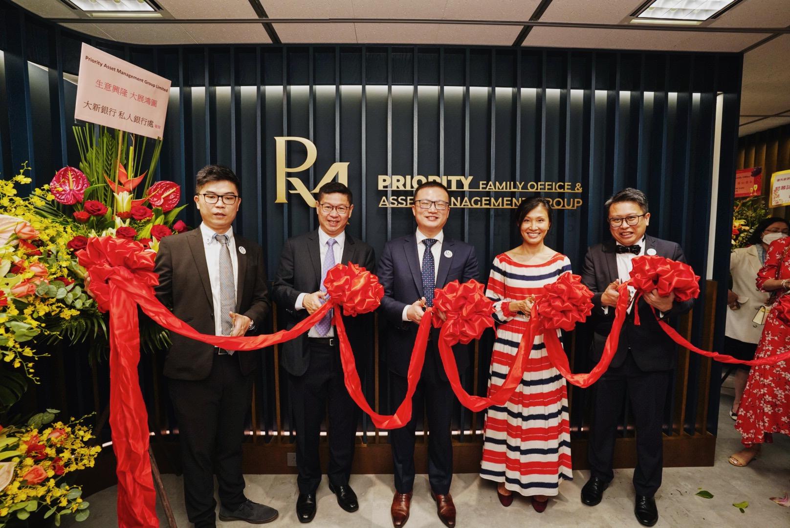 Priority Asset Management Group Limited, a multi-family office formed by several esteemed families from the Mainland and North America, officially opened its global headquarters in Hong Kong today (June 24). Picture shows (from left) the Executive Director of Priority Asset Management Group Limited, Mr William Tam; Managing Director of Priority Asset Management Group Limited Mr Eugene Ho; the Chief Executive Officer of Priority Asset Management Group Limited, Mr Morgan Lin; the Deputy Global Head of Family Office at Invest Hong Kong, Ms Christine Ho; and Managing Director of Priority Asset Management Group Limited Mr June Lee, at the ribbon cutting ceremony. 