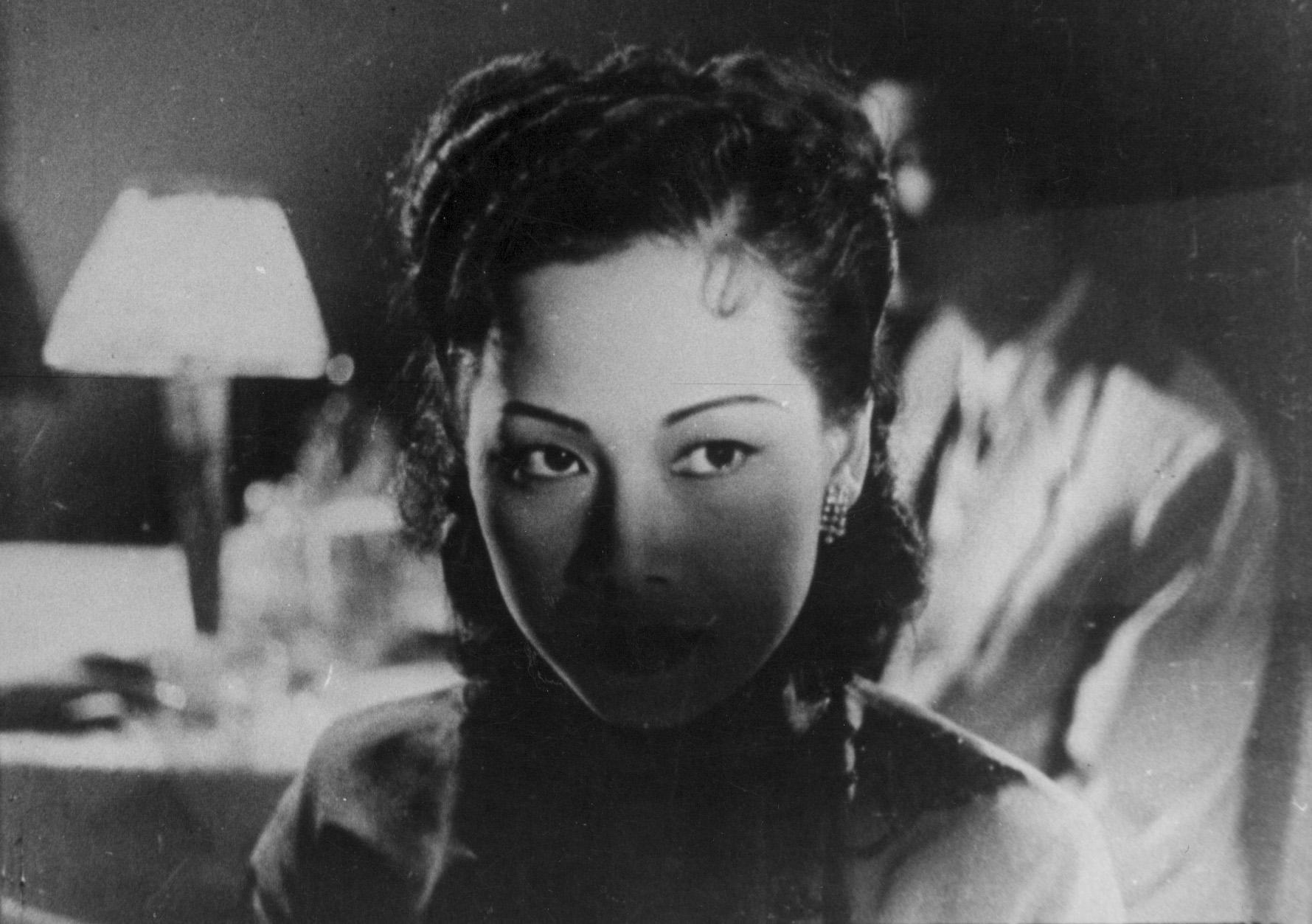 康樂及文化事務署香港電影資料館由七月至十二月，逢星期五上午十一時的「影畫早晨」節目，將精選放映18齣芳艷芬經典作品，讓戲迷重溫這位「花旦王」精湛演技。圖示《紅菱血（下集）》（1951）劇照。