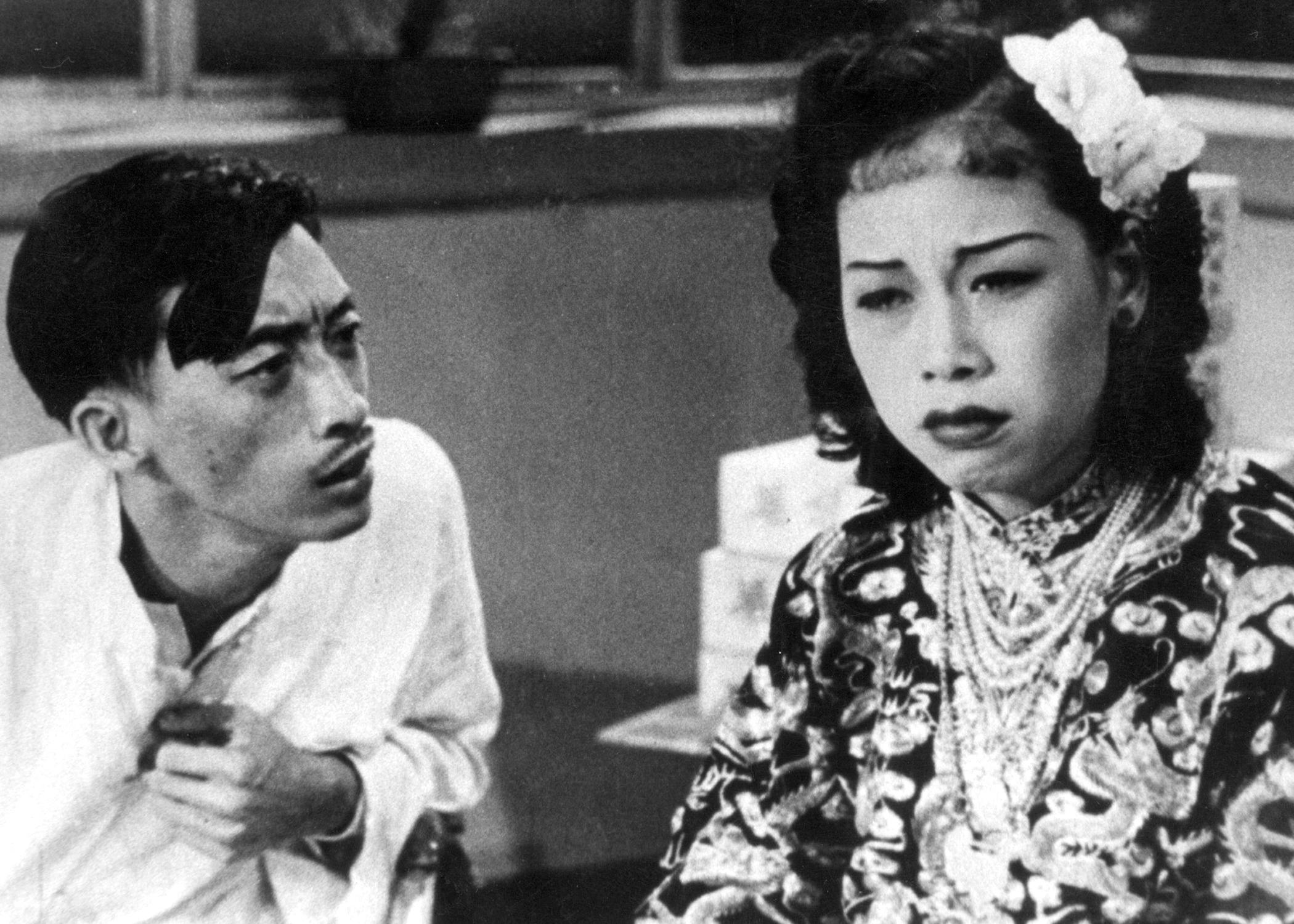 The Hong Kong Film Archive of the Leisure and Cultural Services Department will feature Fong Yim-fan as part of the "Morning Matinee" series from July to December. Eighteen of her movies will be screened at 11am on every Friday, enabling film lovers to revisit the superb acting skills of the Queen of Huadan (female lead). Photo shows a film still of "Mysterious Murder (Part One)" (1951).