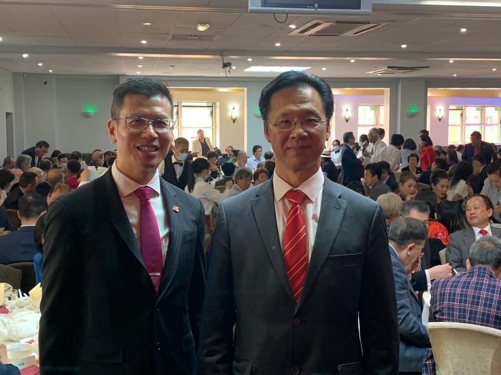 A banquet was organised by the Confederation of Chinese Associations UK in Birmingham, United Kingdom, to celebrate the 25th anniversary of the establishment of the Hong Kong Special Administrative Region on June 28 (London time). Photo shows the Director-General of Hong Kong Economic and Trade Office, London, Mr Gilford Law (left), and the President of the Confederation of Chinese Associations UK, Mr Jimmy Tsang (right), at the banquet.  