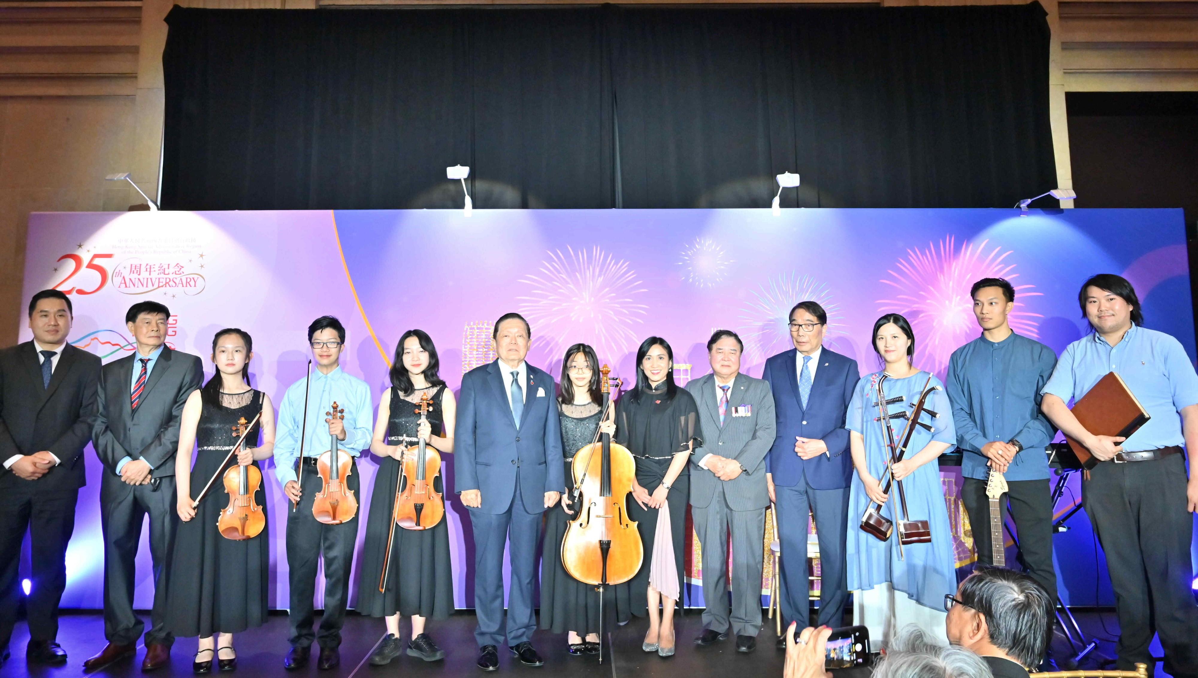 The Hong Kong Economic and Trade Office (Toronto) (HKETO) held an official gala dinner in Toronto yesterday (June 28, Toronto time) in celebration of the 25th anniversary of the establishment of the Hong Kong Special Administrative Region. The Director of the HKETO, Ms Emily Mo (sixth right), is pictured with Member of Parliament of Canada Mr Shaun Chen (first left); the Ontario Cross-Cultural Music Society President, Mr Ken Zheng (second left); Canadian Senator Mr Victor Oh (sixth left); former Lieutenant Governor of Manitoba the Honorable Philip Lee (fifth right); and Honorary Patron Mr Stephen Siu (fourth right), with musicians of the theme music piece "Dawn".

