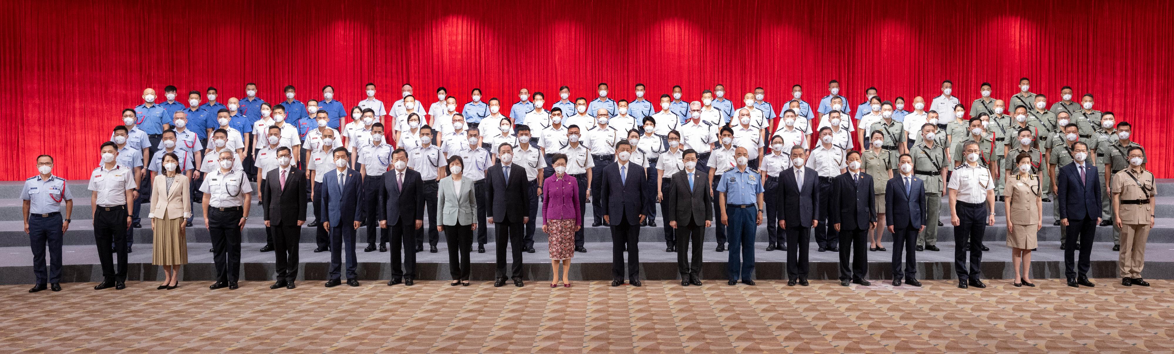President Xi Jinping (front row, 11th left); the Chief Executive, Mrs Carrie Lam (front row, 10th left); and the Chief Executive-elect, Mr John Lee (front row, 12th left), in a group photo with representatives of the disciplined services at the Hong Kong Convention and Exhibition Centre this afternoon (June 30).