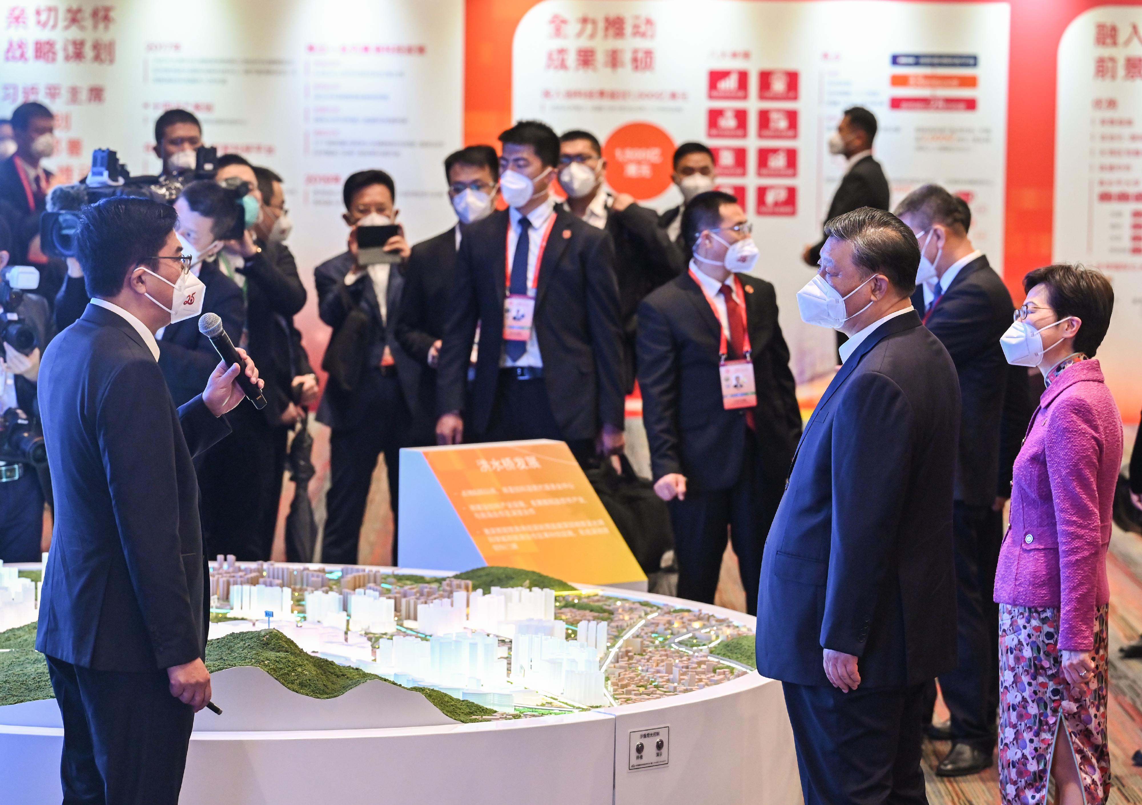 President Xi Jinping visited the Hong Kong Science Park to inspect the development of innovation and technology in Hong Kong today (June 30). Photo shows President Xi (second right), accompanied by the Chief Executive, Mrs Carrie Lam (first right), receiving a briefing from the Secretary for Development, Mr Michael Wong (first left), on the Hung Shui Kiu/Ha Tsuen New Development Area.