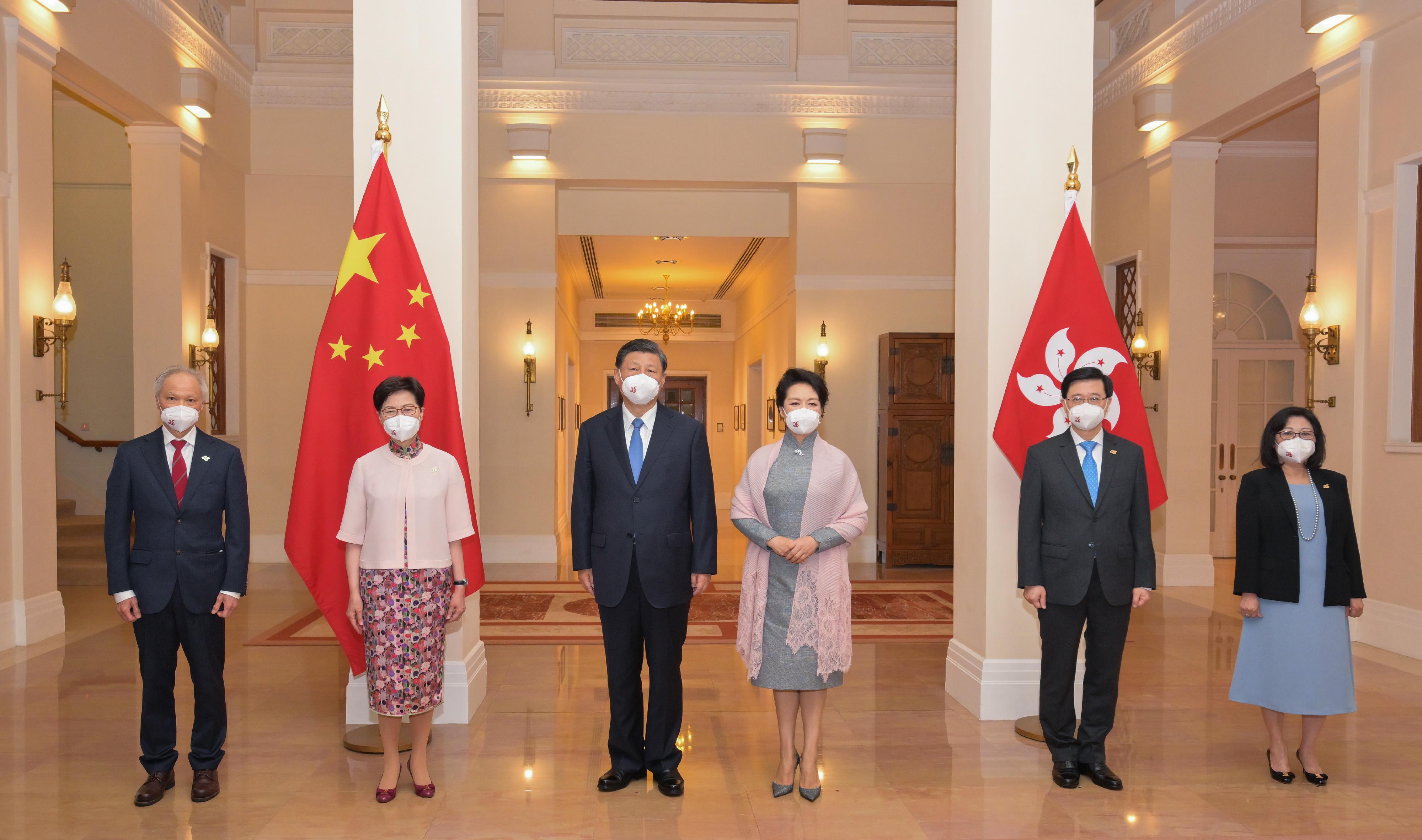 President Xi Jinping (third left) and his wife Peng Liyuan (third right) are pictured before dinner at Government House today (June 30) with the Chief Executive, Mrs Carrie Lam (second left) and her husband Mr Lam Siu-por (first left), as well as the Chief Executive-elect, Mr John Lee (second right) and his wife Mrs Janet Lee (first right).