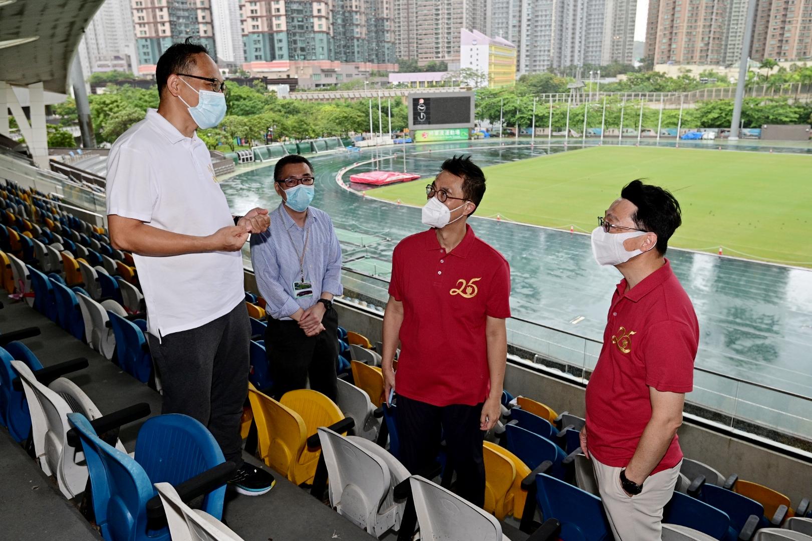 The Secretary for Culture, Sports and Tourism, Mr Kevin Yeung, visited several leisure facilities under the Leisure and Cultural Services Department today (July 1). Photo shows Mr Yeung (second right) learning about the arrangement of Tseung Kwan O Sports Ground as a training base for athletes from the Hong Kong Association of Athletics Affiliates and the Hong Kong Premier League. 