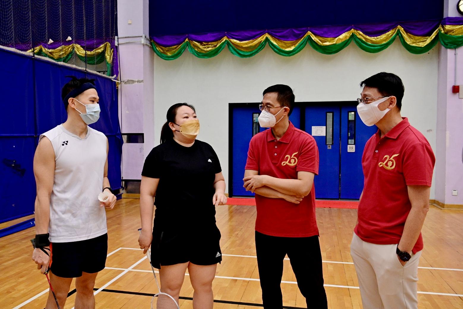 The Secretary for Culture, Sports and Tourism, Mr Kevin Yeung, visited several leisure facilities under the Leisure and Cultural Services Department today (July 1). Photo shows Mr Yeung (second right) talking with members of the public who were playing badminton at Tseung Kwan O Sports Centre, to learn more about their views on the booking and usage of the facilities.