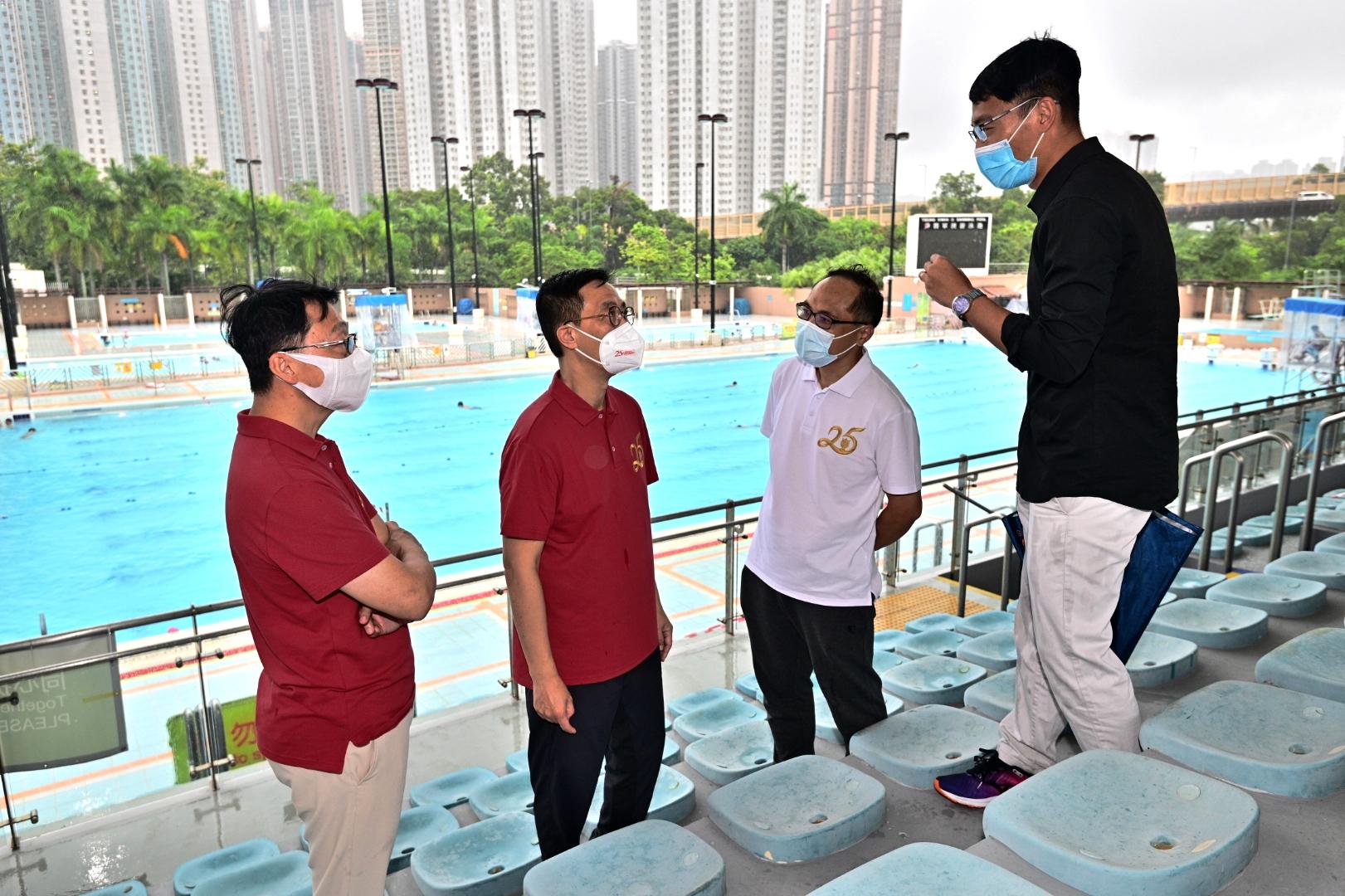 The Secretary for Culture, Sports and Tourism, Mr Kevin Yeung, visited several leisure facilities under the Leisure and Cultural Services Department today (July 1). Photo shows Mr Yeung (second left) being briefed by staff on the free use of Tseung Kwan O Swimming Pool. 