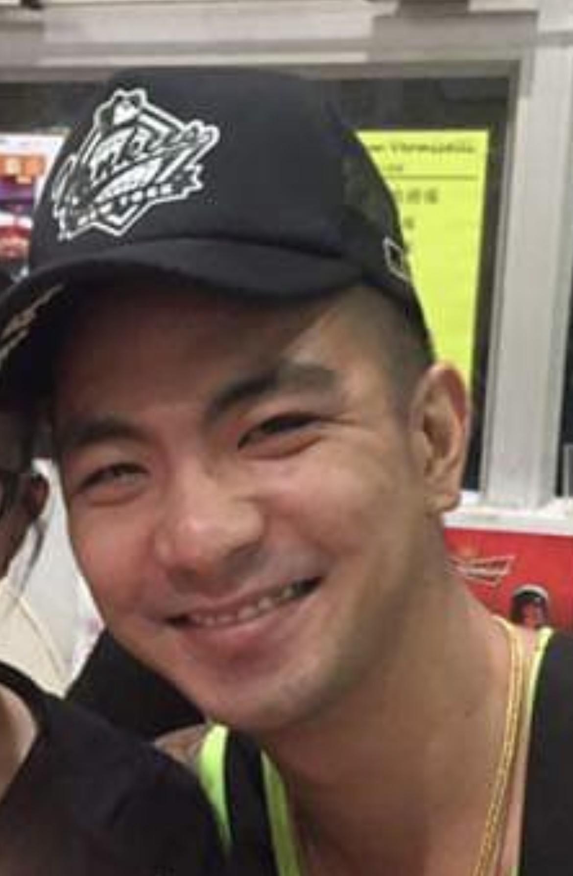 Cheng Nin-tsun, aged 34, is about 1.75 metres tall, 80 kilograms in weight and of medium build. He has a round face with yellow complexion and short black hair. He was last seen wearing a black cap, a black vest, black trousers, black and white shoes and carrying a black sling bag.