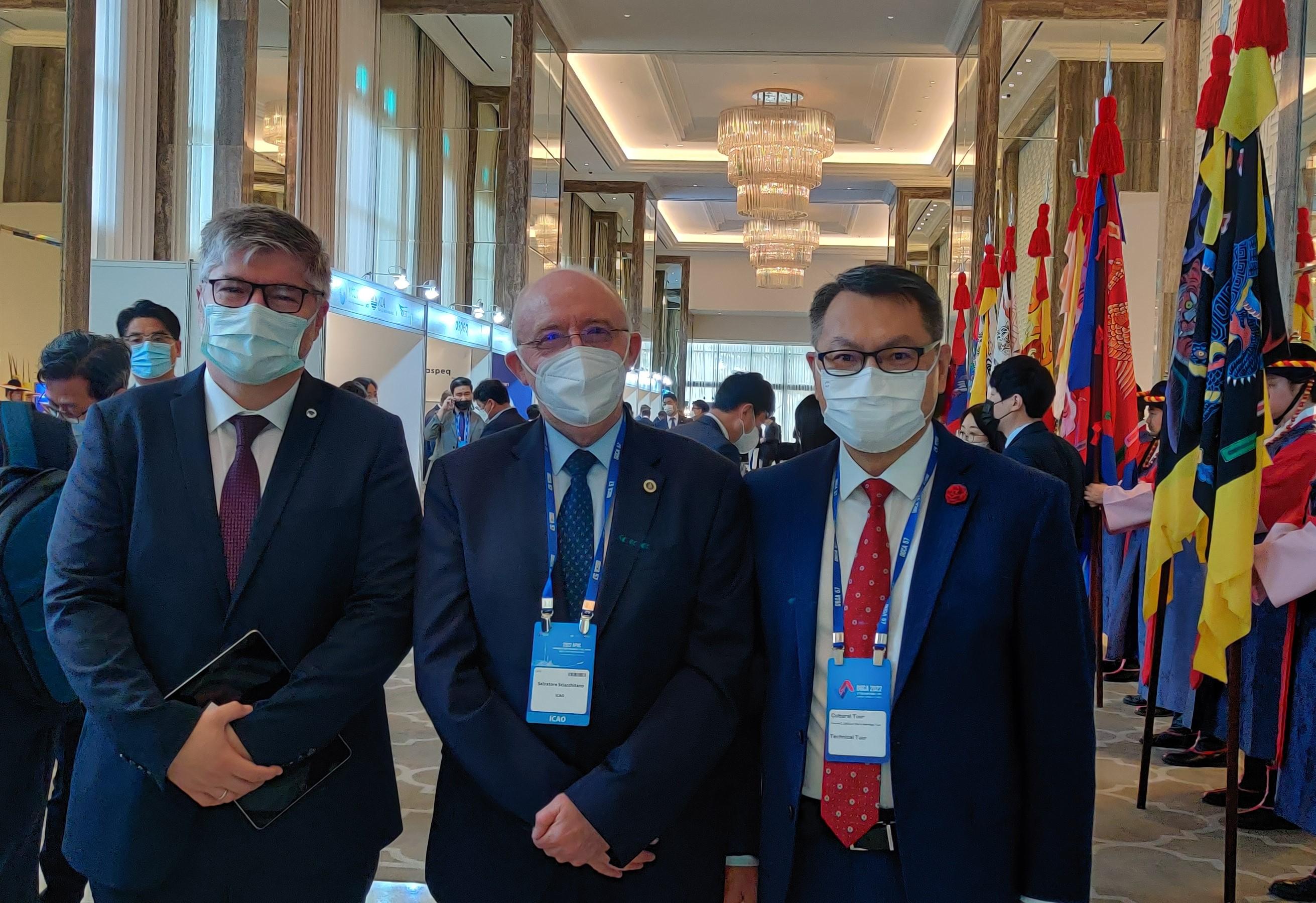 The Director-General of Civil Aviation, Mr Victor Liu (right), is pictured with the President of the International Civil Aviation Organization (ICAO) Council, Mr Salvatore Sciacchitano (centre), and the Secretary General of the ICAO, Mr Juan Carlos Salazar (left), during the 57th Conference of Directors General of Civil Aviation, Asia and Pacific Regions, held in Incheon, Korea, from July 4 to 8.