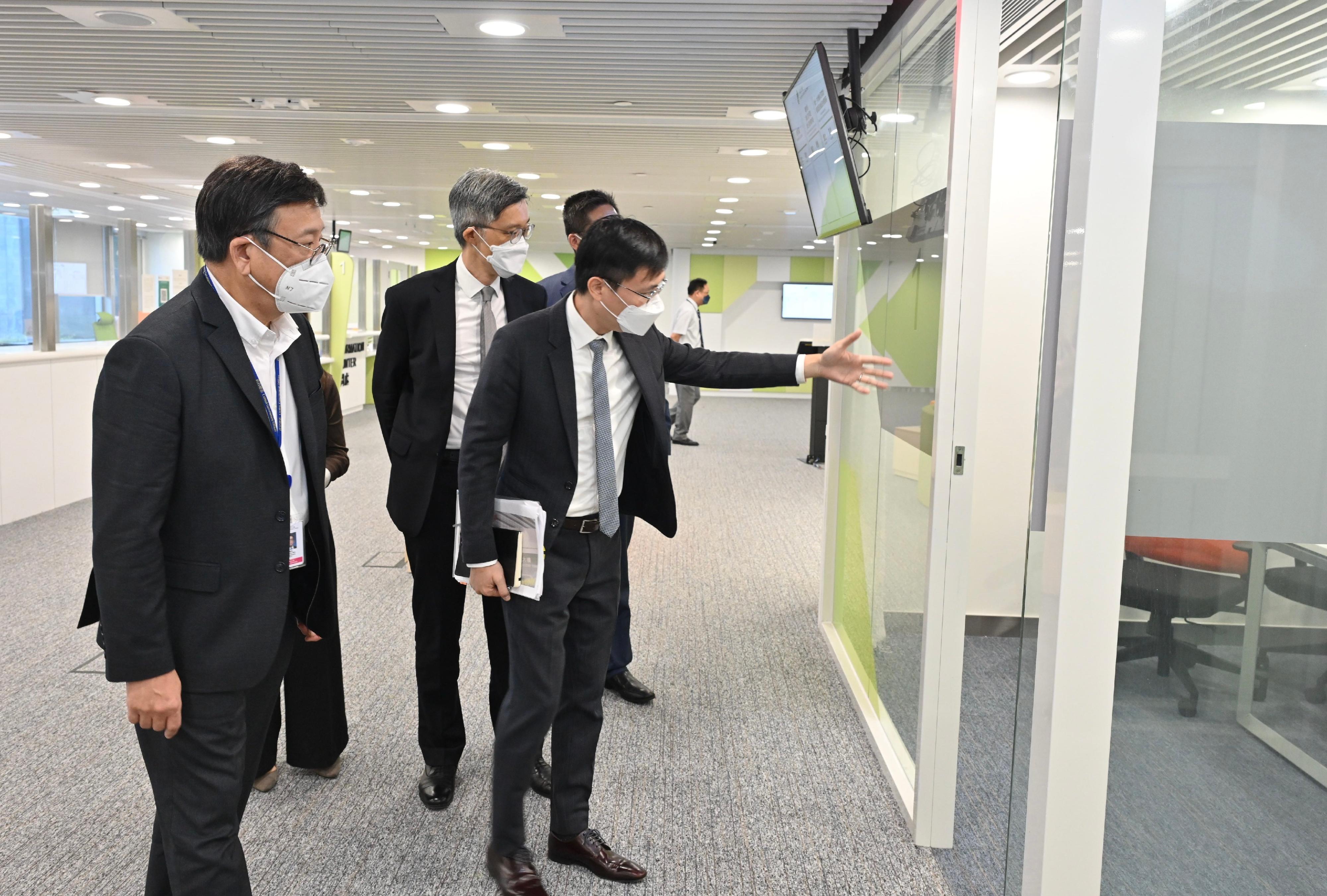 The Secretary for Commerce and Economic Development, Mr Algernon Yau, visited the Trade and Industry Department (TID) today (July 8). Photo shows Mr Yau (first left), accompanied by the Acting Director-General of Trade and Industry, Mr Francis Ho (second left), visiting the TID's Integrated Customer Service Centre. 
