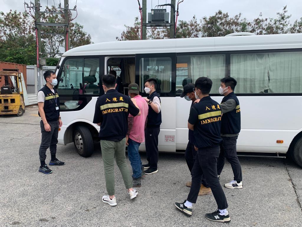 The Immigration Department mounted a series of territory-wide anti-illegal worker operations codenamed "Lightshadow" and "Twilight" for four consecutive days from July 4 to yesterday (July 7). Photo shows suspected illegal workers arrested during an operation.