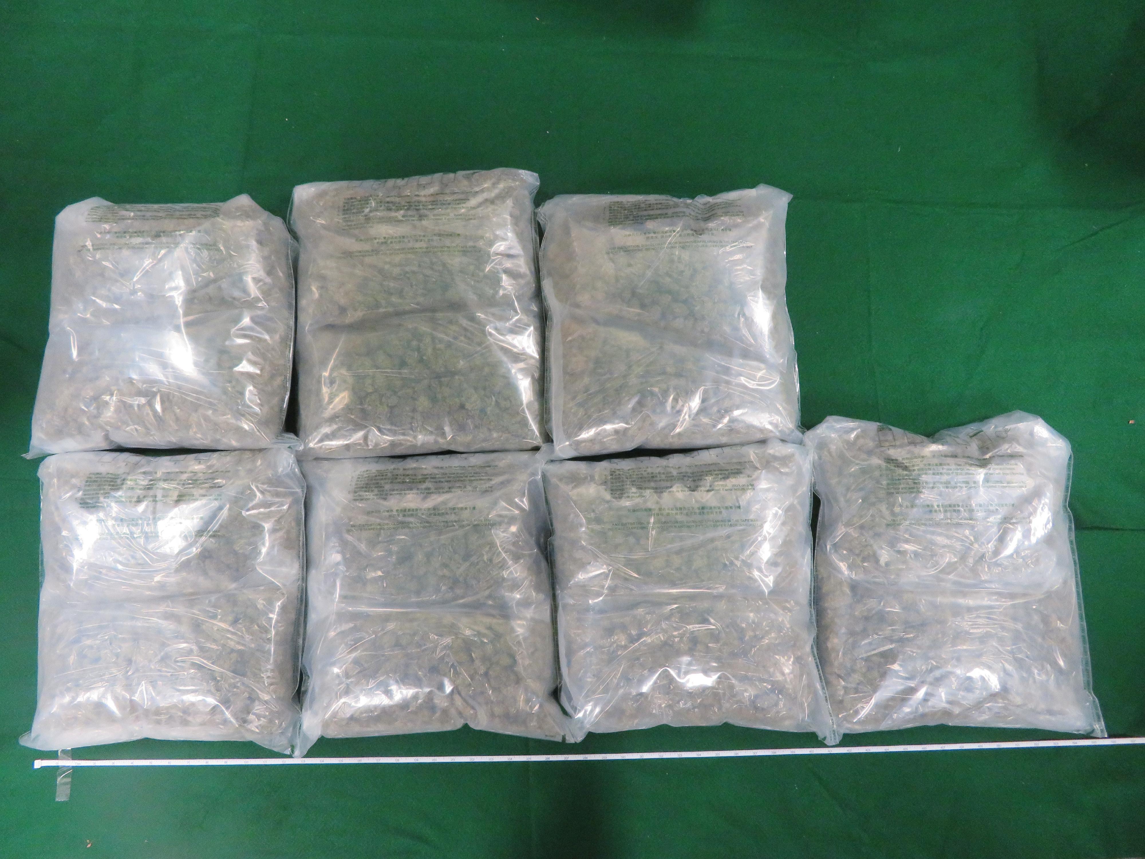 香港海關昨日（七月七日）在沙田檢獲約七公斤懷疑大麻花，估計市值約一百三十萬元。圖示檢獲的懷疑大麻花。
