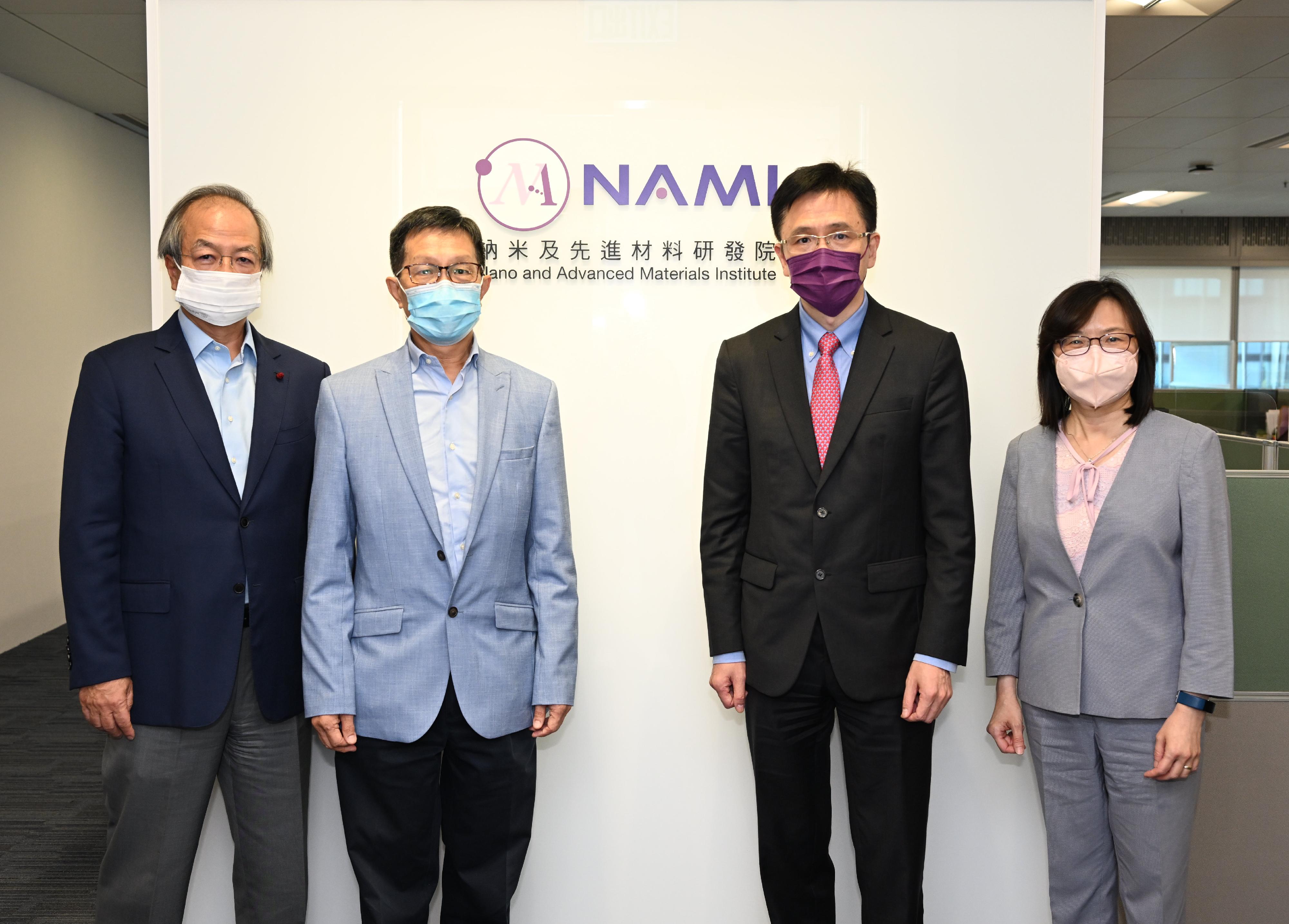 The Secretary for Innovation, Technology and Industry, Professor Sun Dong (second right), accompanied by the Commissioner for Innovation and Technology, Ms Rebecca Pun (first right), visits the Nano and Advanced Materials Institute today (July 13), and is pictured with the Chairman, Professor Ching Pak-chung (second left), and the Chief Executive Officer of the NAMI, Mr Daniel Yu (first left).