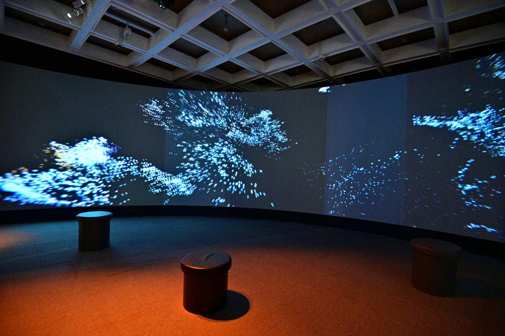 The "City Rhymes: The Melodious Notes of Calligraphy" exhibition will be held from tomorrow (July 22) at the Hong Kong Museum of Art. Photo shows a projection wall created by multimedia artist Ng Tsz-kwan.
