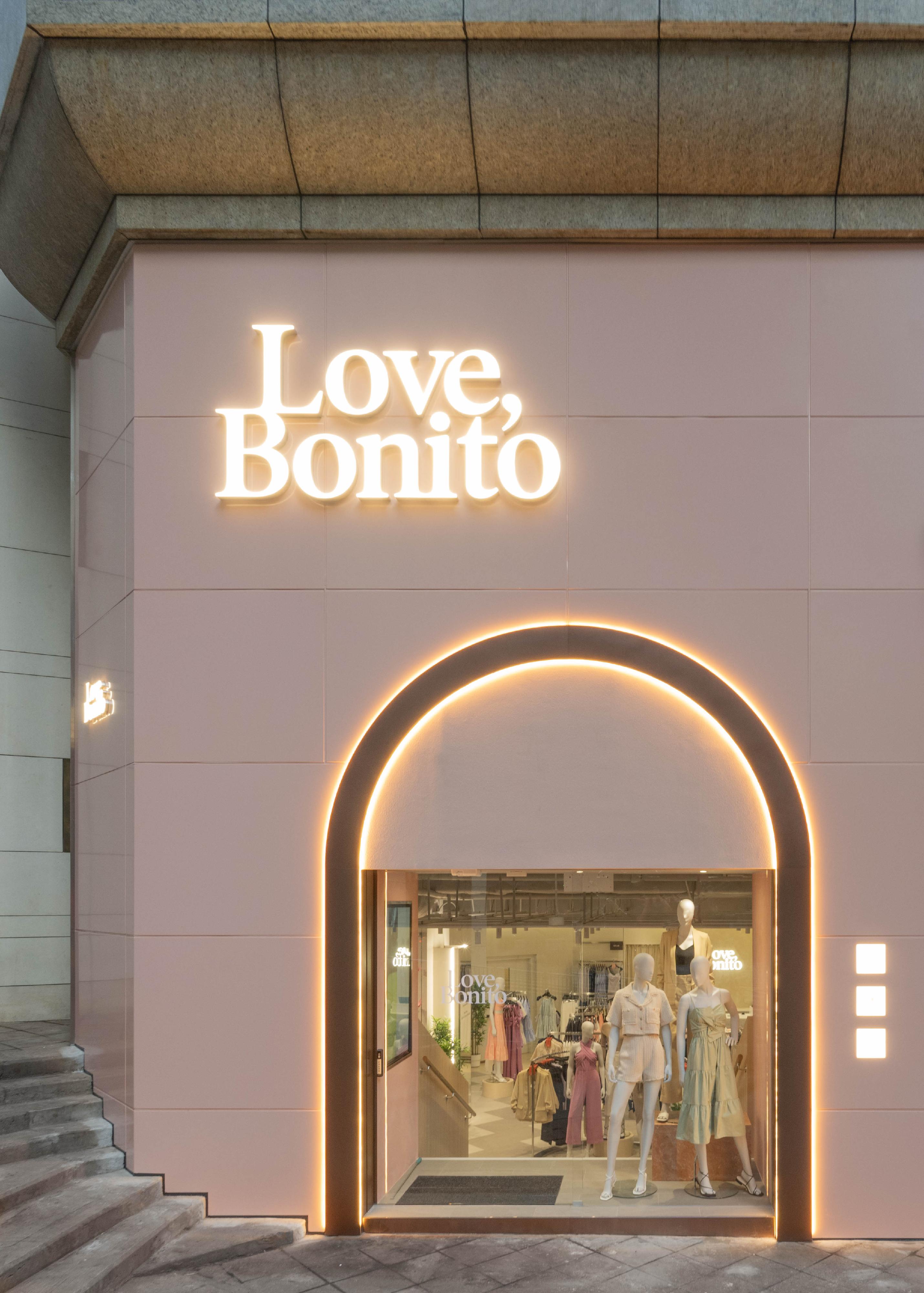 東南亞領先女裝品牌Love,Bonito在香港開設的旗艦店今日（七月二十二日）正式開幕。圖示其在中環的新旗艦店。
