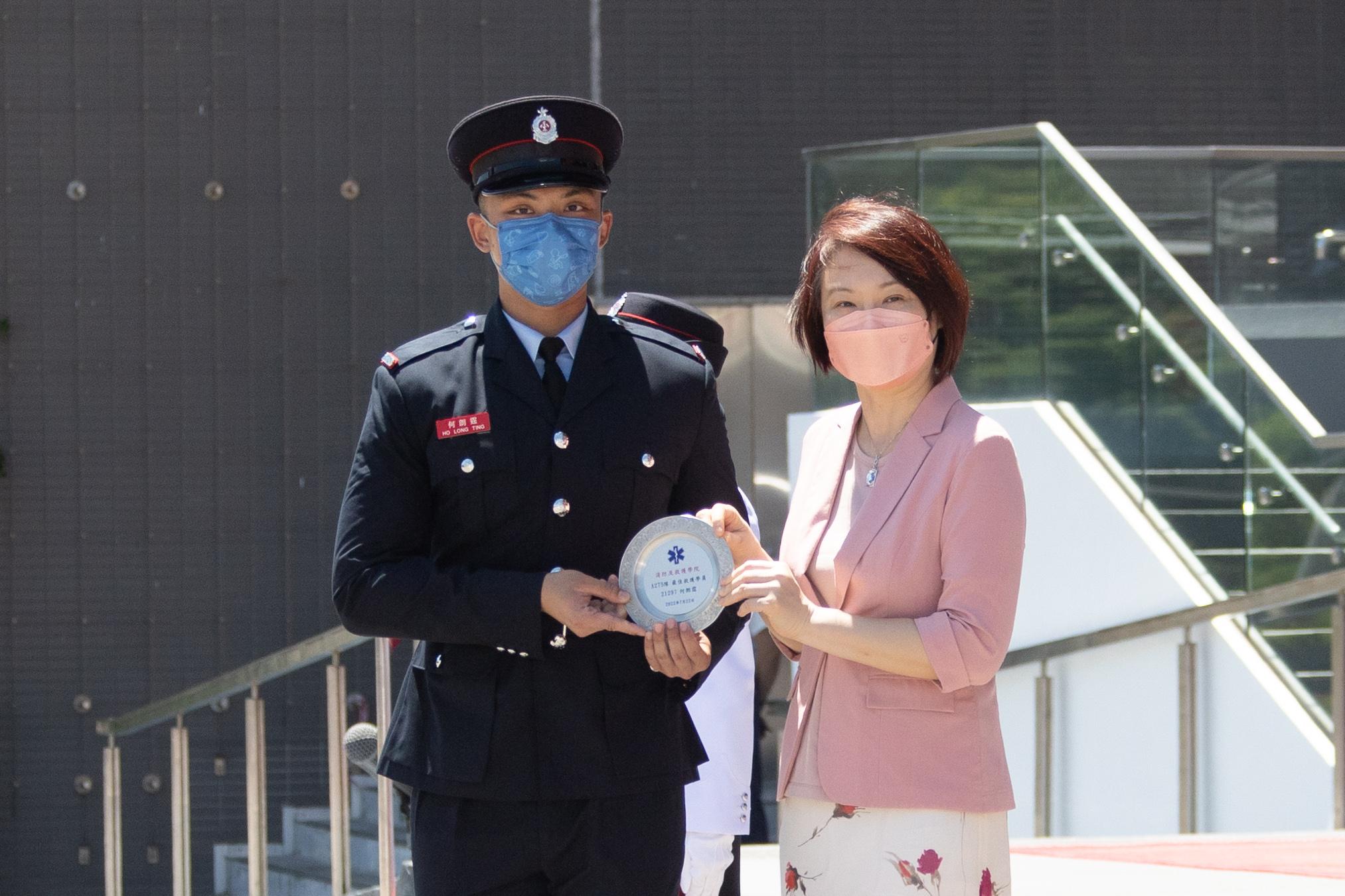 Member of the Legislative Council, Ms Starry Lee, reviewed the Fire Services passing-out parade at the Fire and Ambulance Services Academy today (July 22). Photo shows Ms Lee (right) presenting the Best Recruit Ambulanceman award to a graduate.