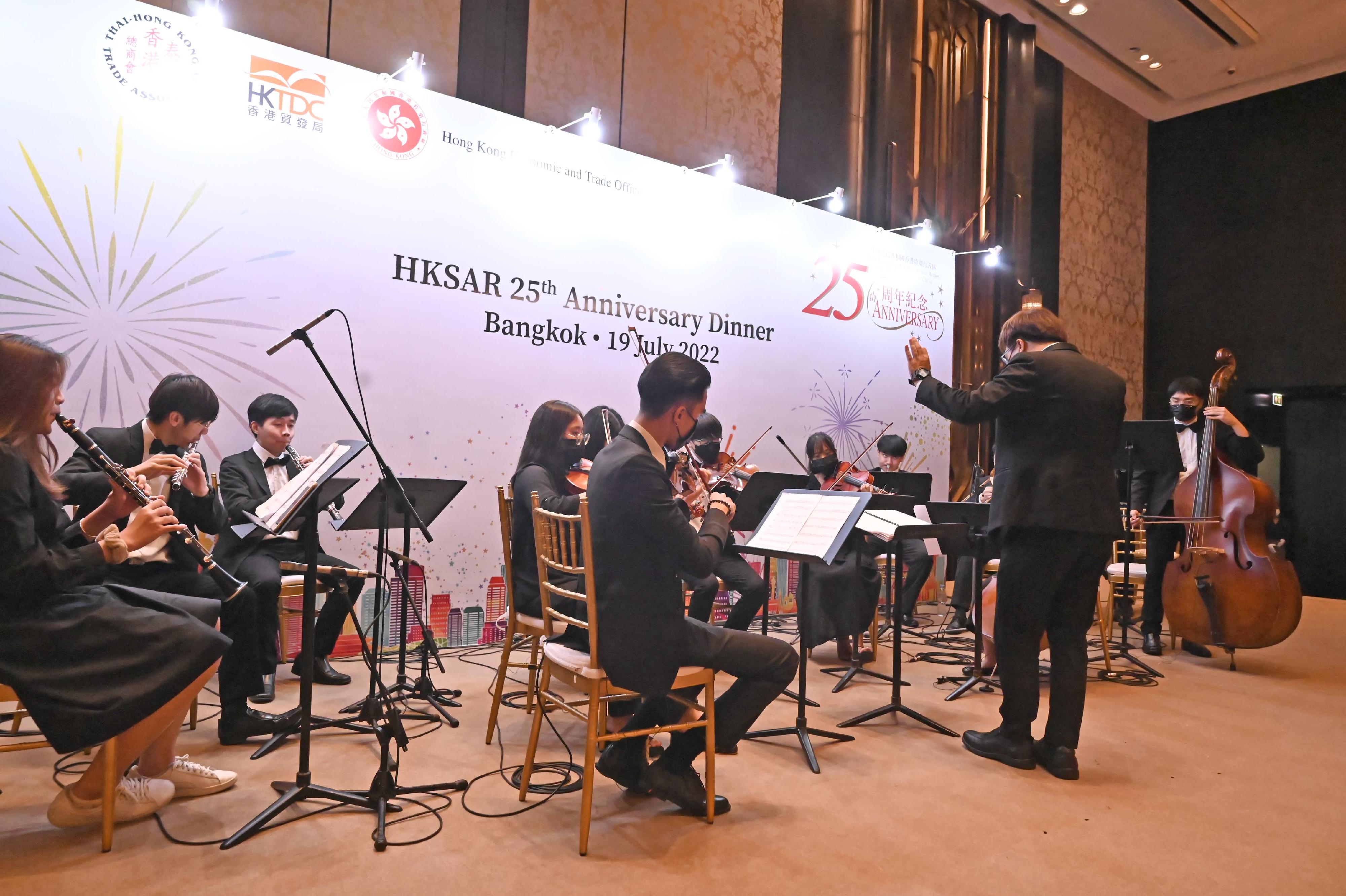 Highlight of the business dinner in Bangkok on July 19 was a performance by a group of talented Thai musicians from Mahidol University, who played a musical piece composed by Mr Keith Leung, a Hong Kong composer and awardee of the Hong Kong Scholarship for Excellence Scheme.