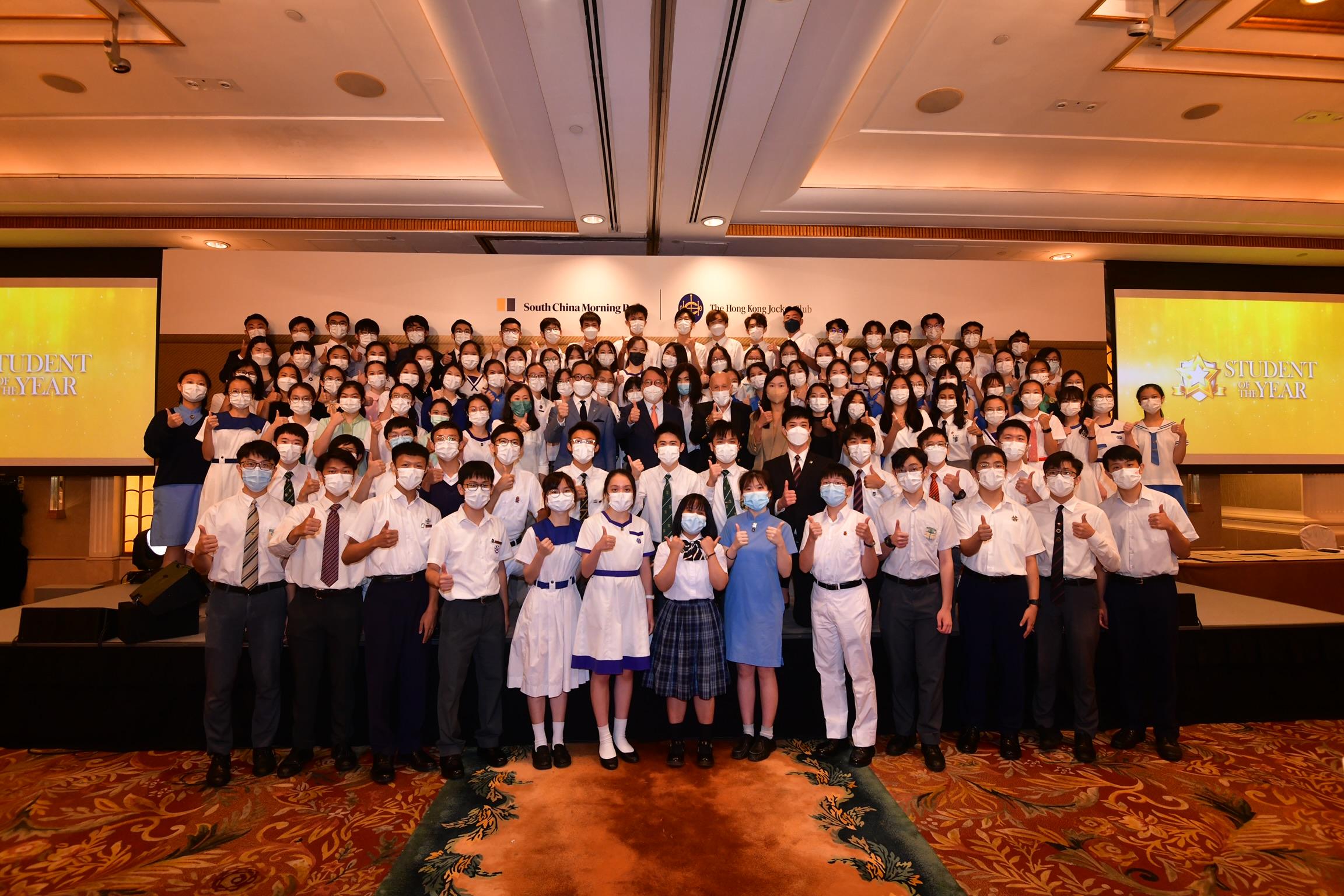 The Chief Secretary for Administration, Mr Chan Kwok-ki, attended the Student of the Year Awards 2021/22 Presentation Ceremony today (July 23). Photo shows Mr Chan (third row, tenth left); the Chief Executive Officer of the South China Morning Post (SCMP), Ms Catherine So (third row, twelfth left); the Executive Director, Charities and Community (Designate) of The Hong Kong Jockey Club, Dr Gabriel Leung (third row, ninth left); the Editor-in-Chief of the SCMP, Ms Tammy Tam (third row, eighth left), member of the advisory board, Dr Allan Zeman (third row, eleventh left); and students at the ceremony.