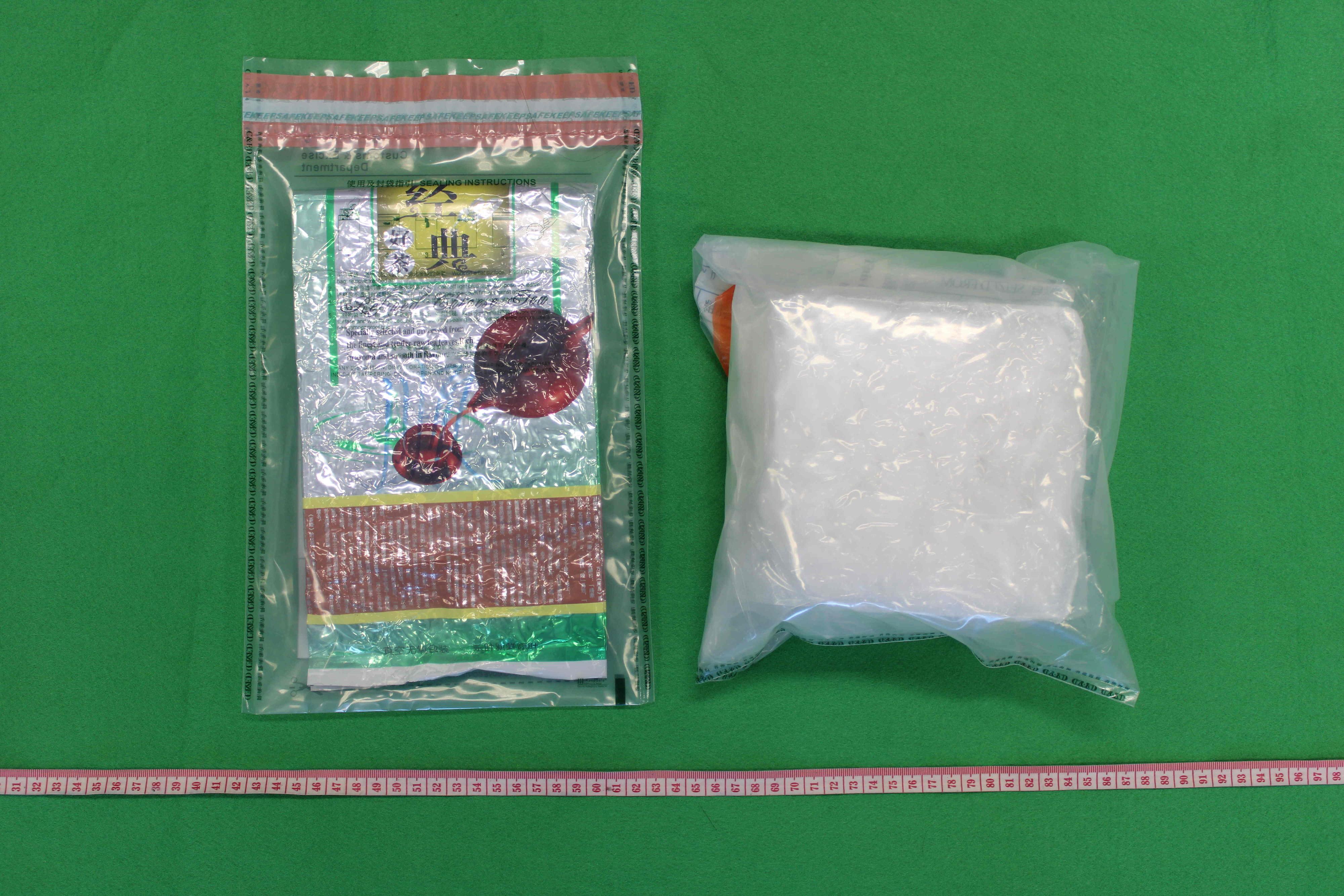 Hong Kong Customs yesterday (July 26) seized about 17 kilograms of suspected methamphetamine in Tai Po with a total estimated market value of about $7.8 million. Photo shows one of the tea leaf packaging bags with suspected methamphetamine concealed inside.