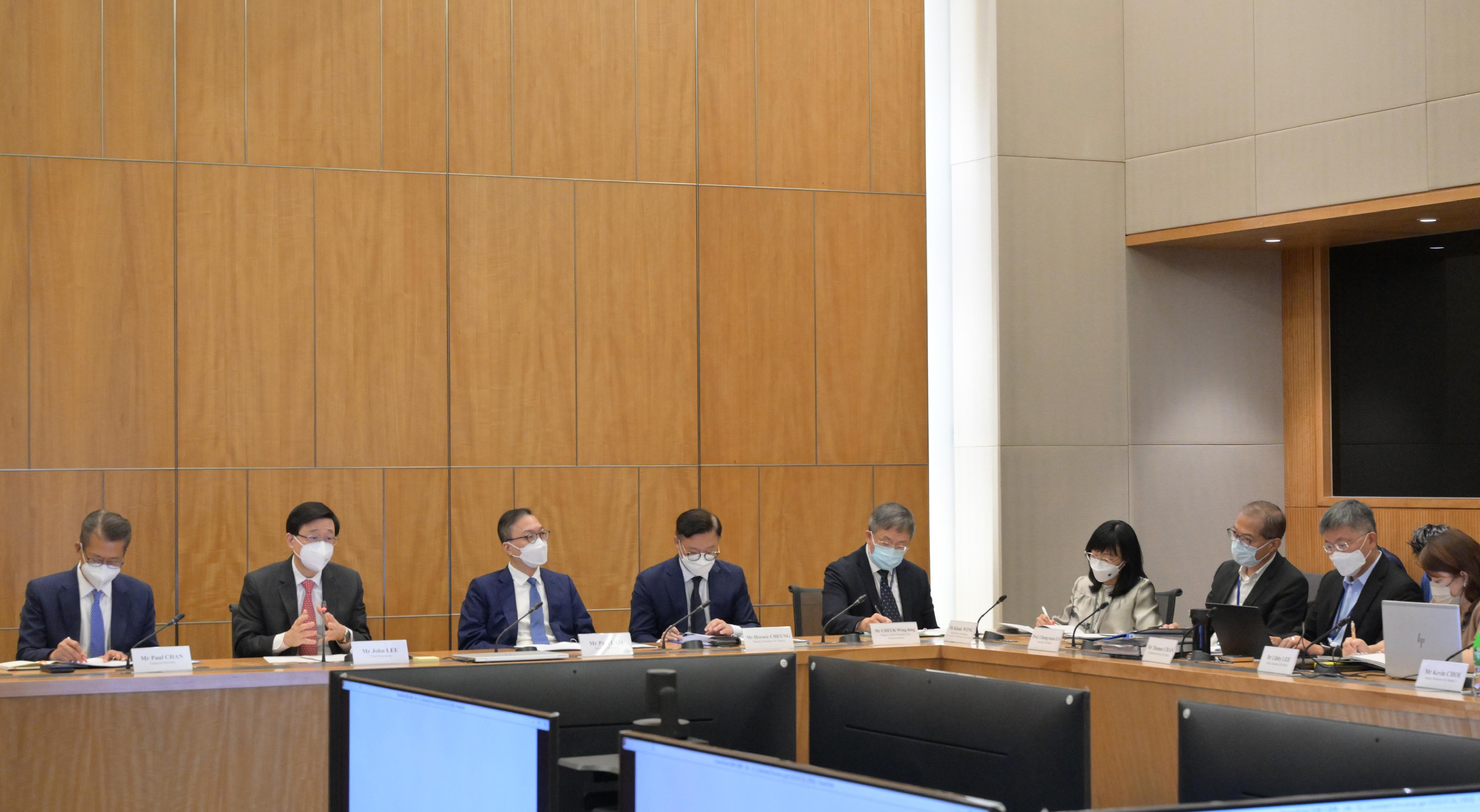 The Chief Executive, Mr John Lee (second left), chaired the first meeting of the Anti-epidemic Steering Committee in the current-term Government yesterday (July 27).
