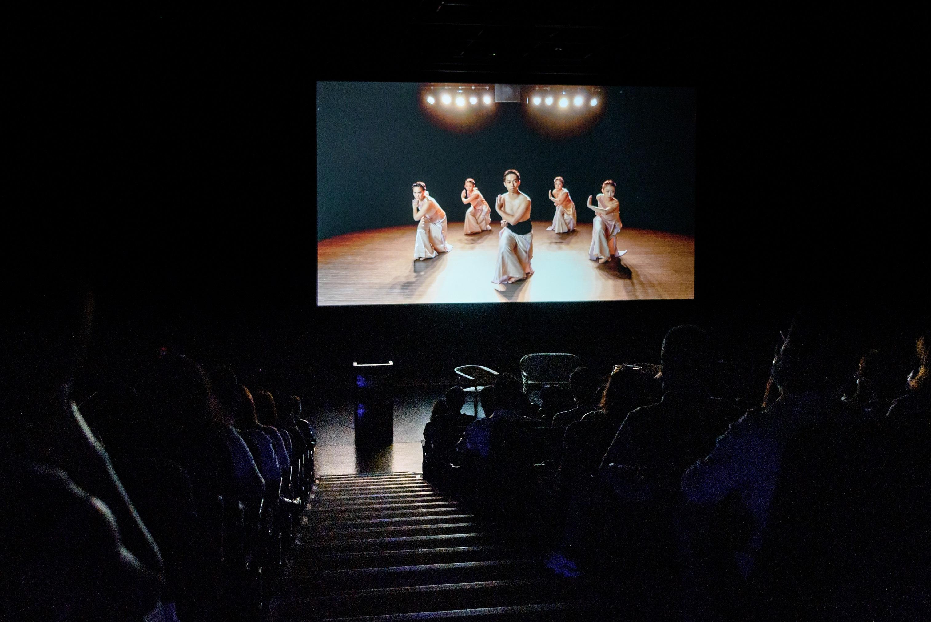 In celebration of the 25th anniversary of the establishment of the Hong Kong Special Administrative Region, the Hong Kong Economic and Trade Office in Singapore presented a dance performance, "Convergence: A Dialogue in Dance between Hong Kong and Singapore", today (July 30). Photo shows a collaborative dance film being shown at the event. 