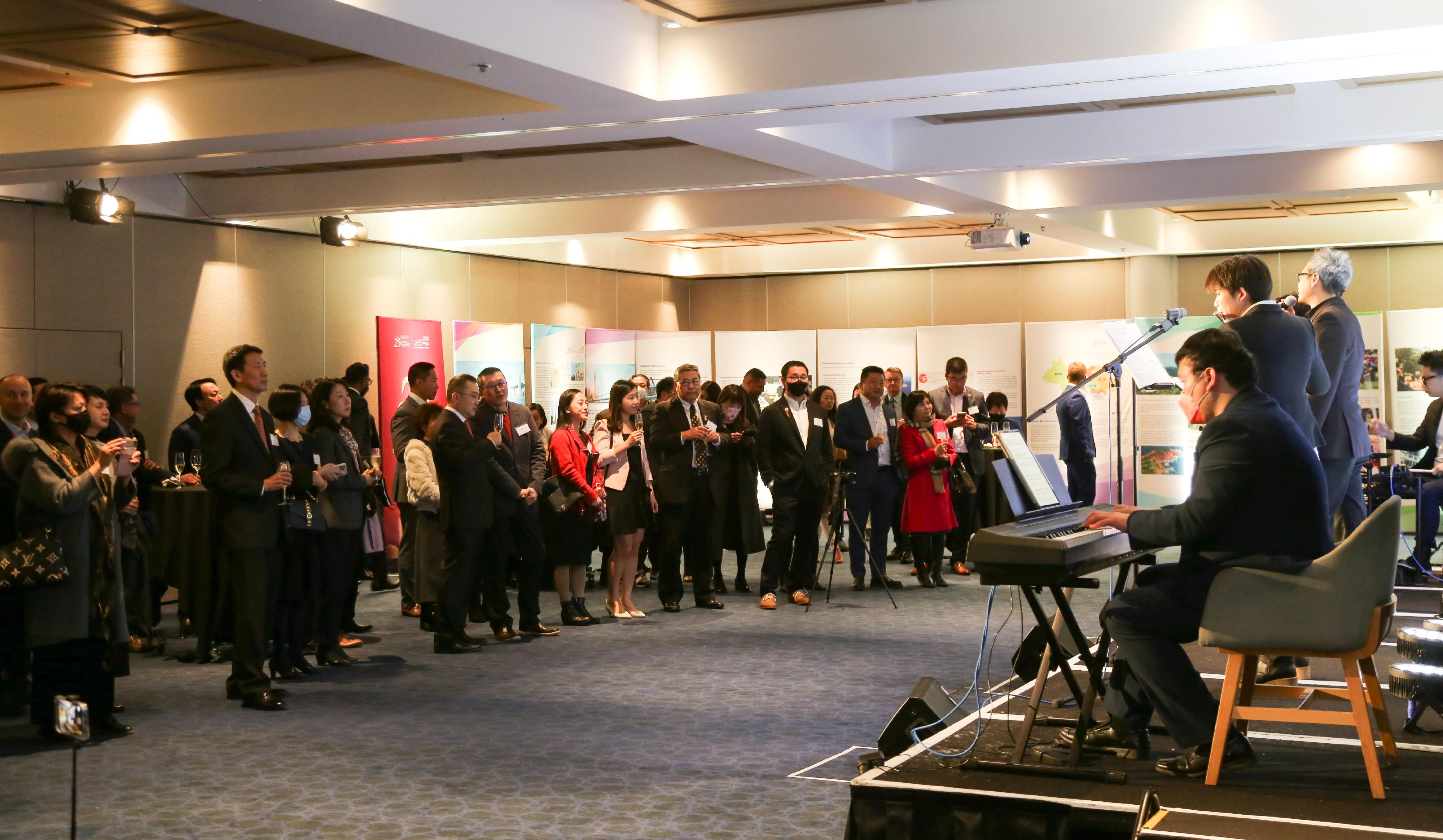 The Hong Kong Economic and Trade Office, Sydney hosted a reception in Auckland, New Zealand, today (August 2) to mark the 25th anniversary of the establishment of the Hong Kong Special Administrative Region. Over 130 guests from various sectors including political and business circles, media, academic and community groups as well as government representatives attended the reception.