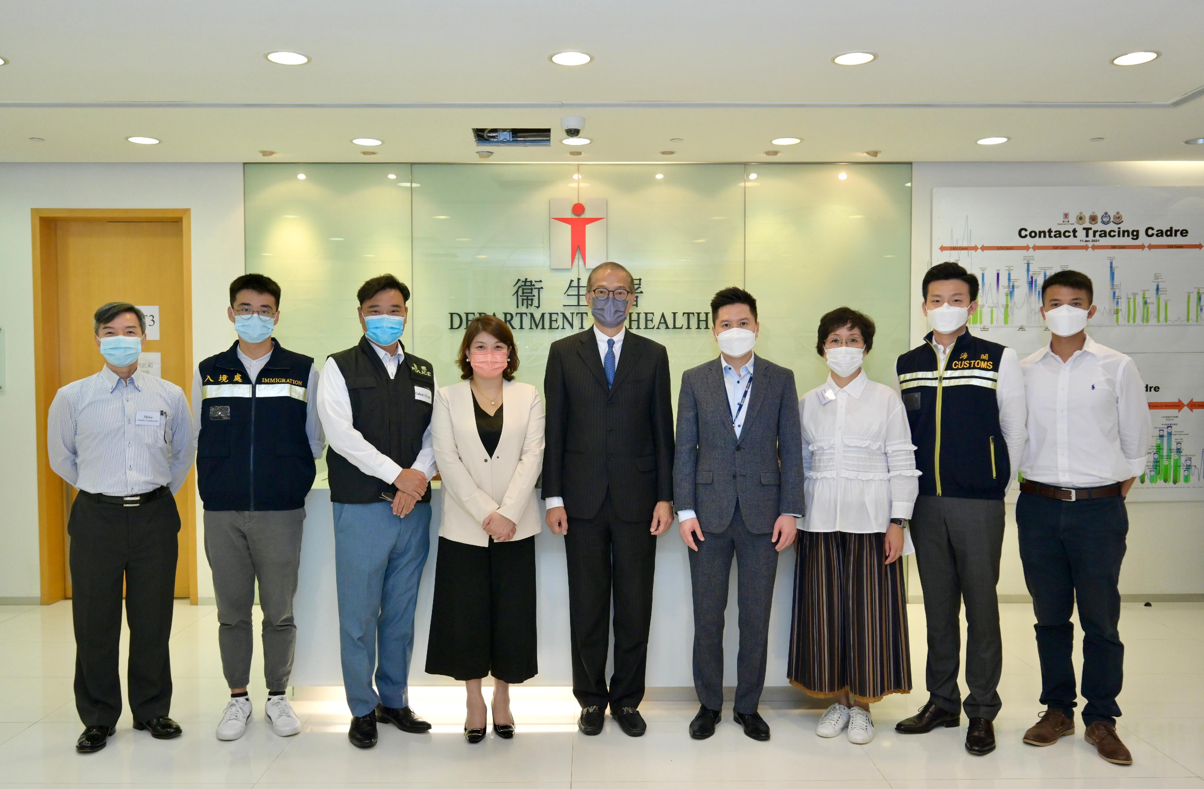The Secretary for Health, Professor Lo Chung-mau (centre), and the Under Secretary for Health, Dr Libby Lee (fourth left), accompanied by the Controller of the Centre for Health Protection (CHP) of the Department of Health (DH), Dr Edwin Tsui (fourth right), visit the Contact Tracing Office of the CHP of the DH today (August 3) to understand the daily operation of the Office.