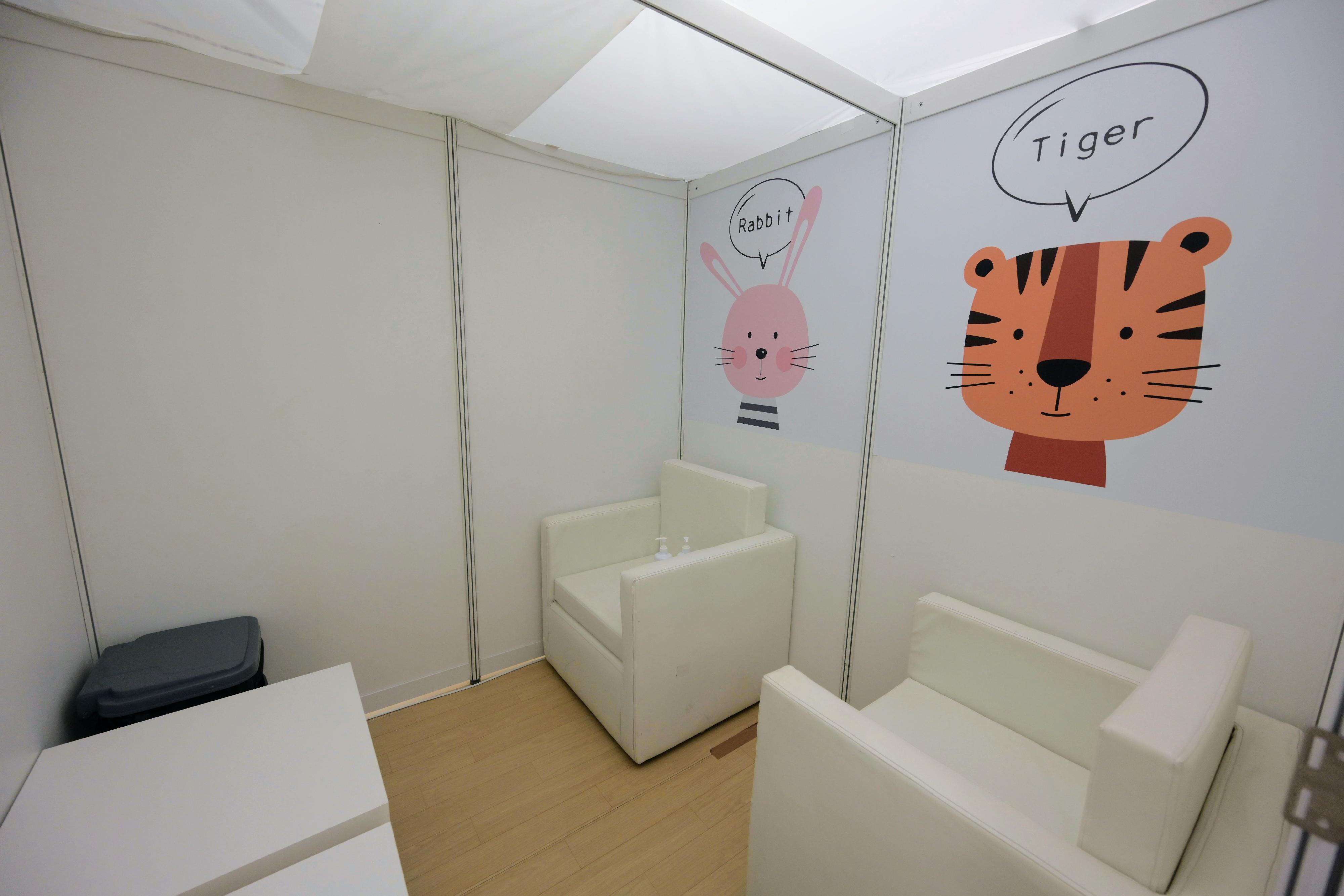 Children aged from 6 months to 3 years may receive the Sinovac vaccine starting from today (August 4). In order to let children receive vaccination in a more relaxing environment, five Community Vaccination Centres (CVCs) providing the Sinovac vaccine have retrofitted some vaccination booths specifically for children and decorated them with stickers of animal cartoons. Photo shows a breastfeeding room set up at a CVC in Kwun Tong for parents' use when necessary.
