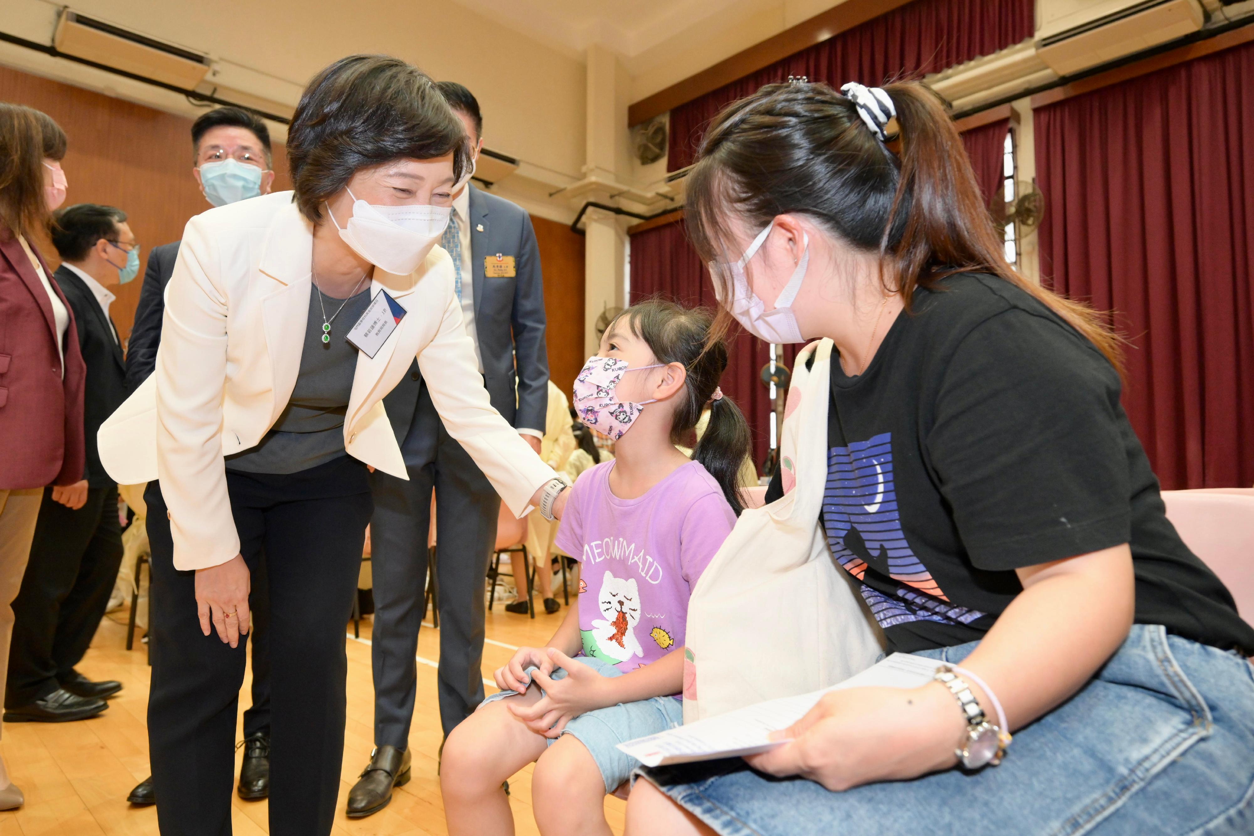 The Secretary for Education, Dr Choi Yuk-lin, visited TWGHs Yau Tze Tin Memorial College today (August 5) to attend the "School Vaccination Day" activity, which was organised by the Education Bureau and a school sponsoring body for the first time. Photo shows Dr Choi (first left) talking to a student receiving a COVID-19 vaccination.
