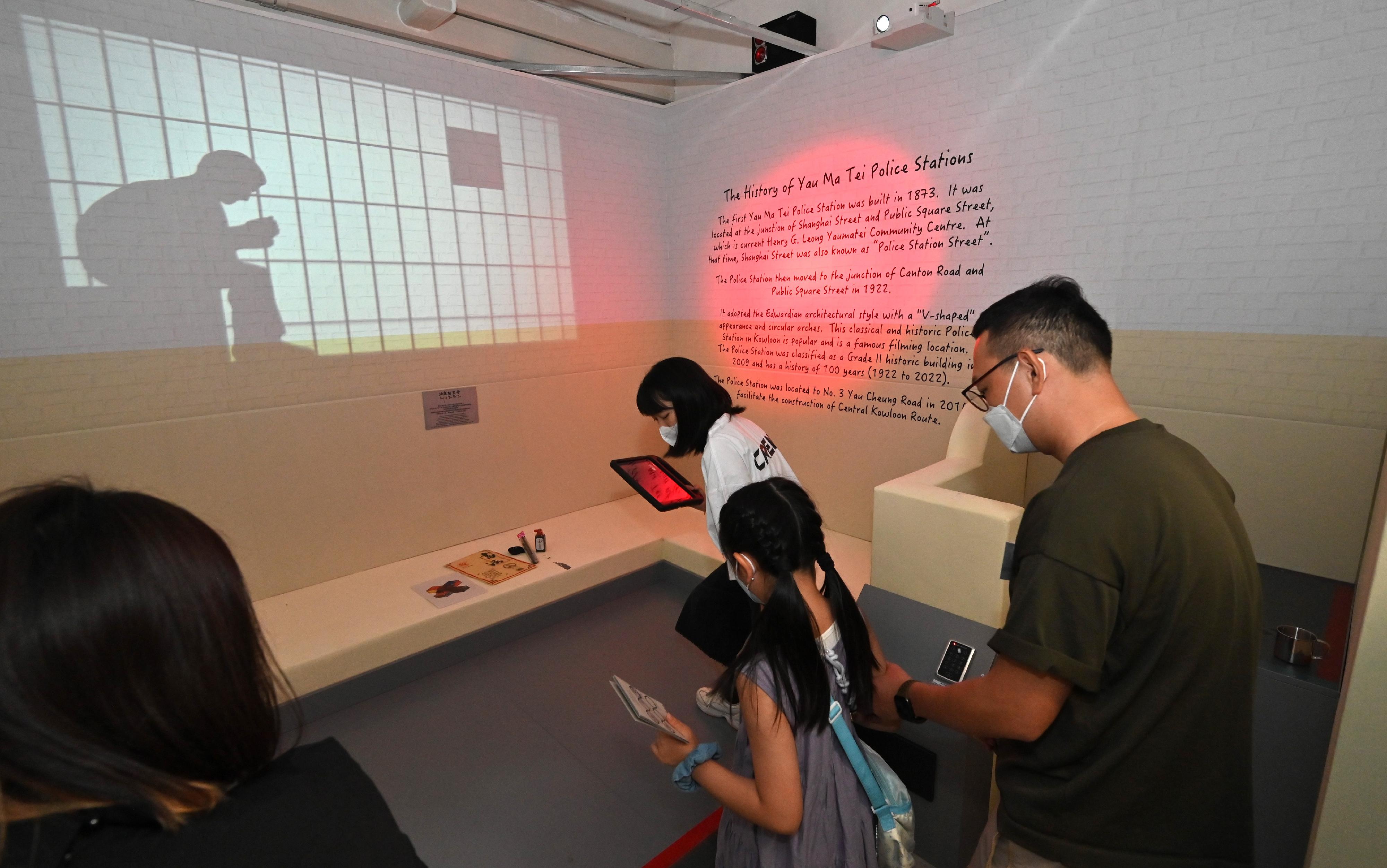 The "Old Yau Ma Tei Police Station 100th Anniversary Open Days" organised by the Hong Kong Police Force kicks off today (August 6). Photo shows visitors participating "THE CLUE", an interactive escape game.