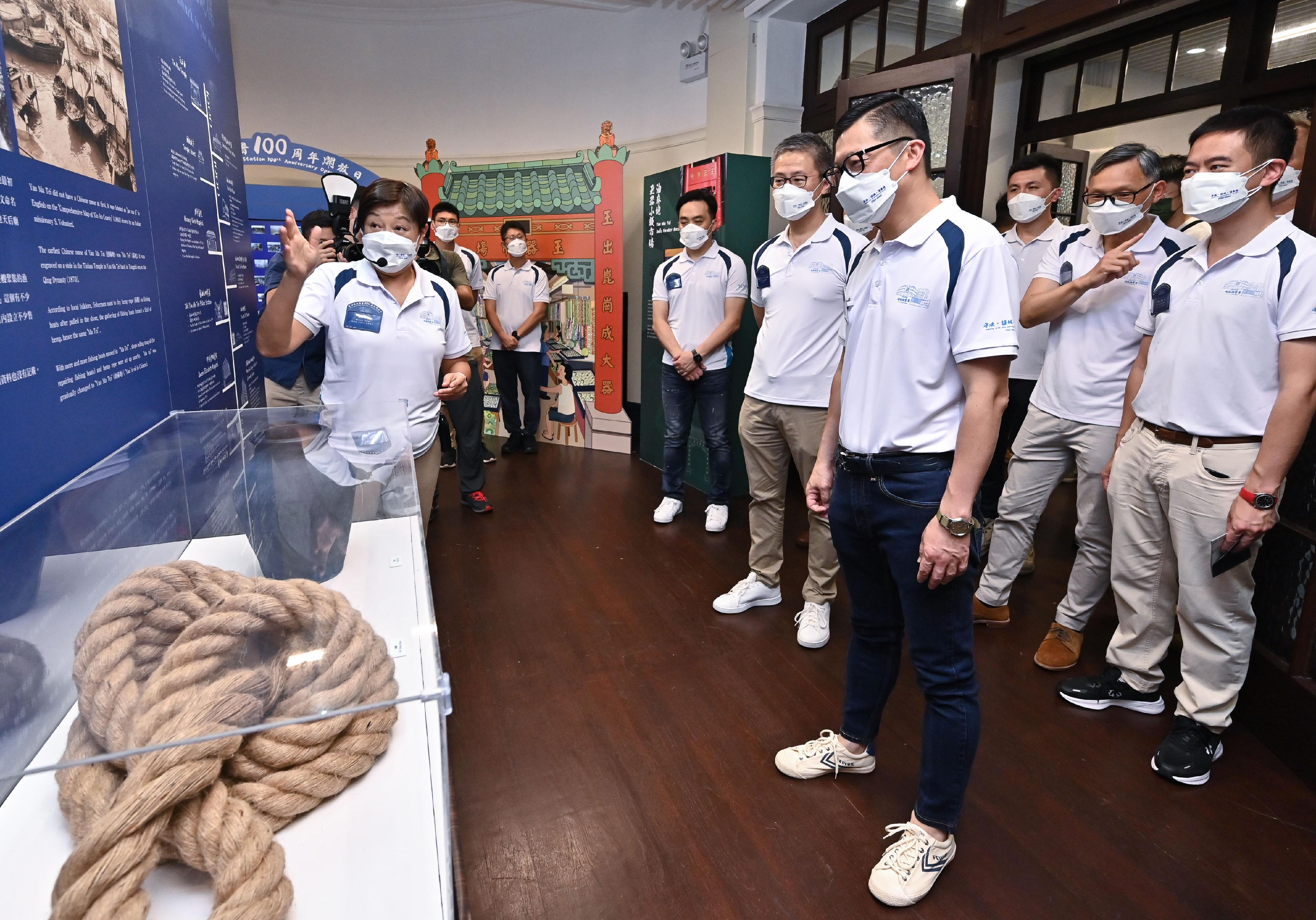 The “Old Yau Ma Tei Police Station 100th Anniversary Open Days” organised by the Hong Kong Police Force kicks off today (August 6). Photo shows the Secretary for Security, Mr Tang Ping-keung (fourth right); the Commissioner of Police, Mr Siu Chak-yee (fifth right); and other officiating guests touring the exhibition area on the history of Yau Ma Tei.