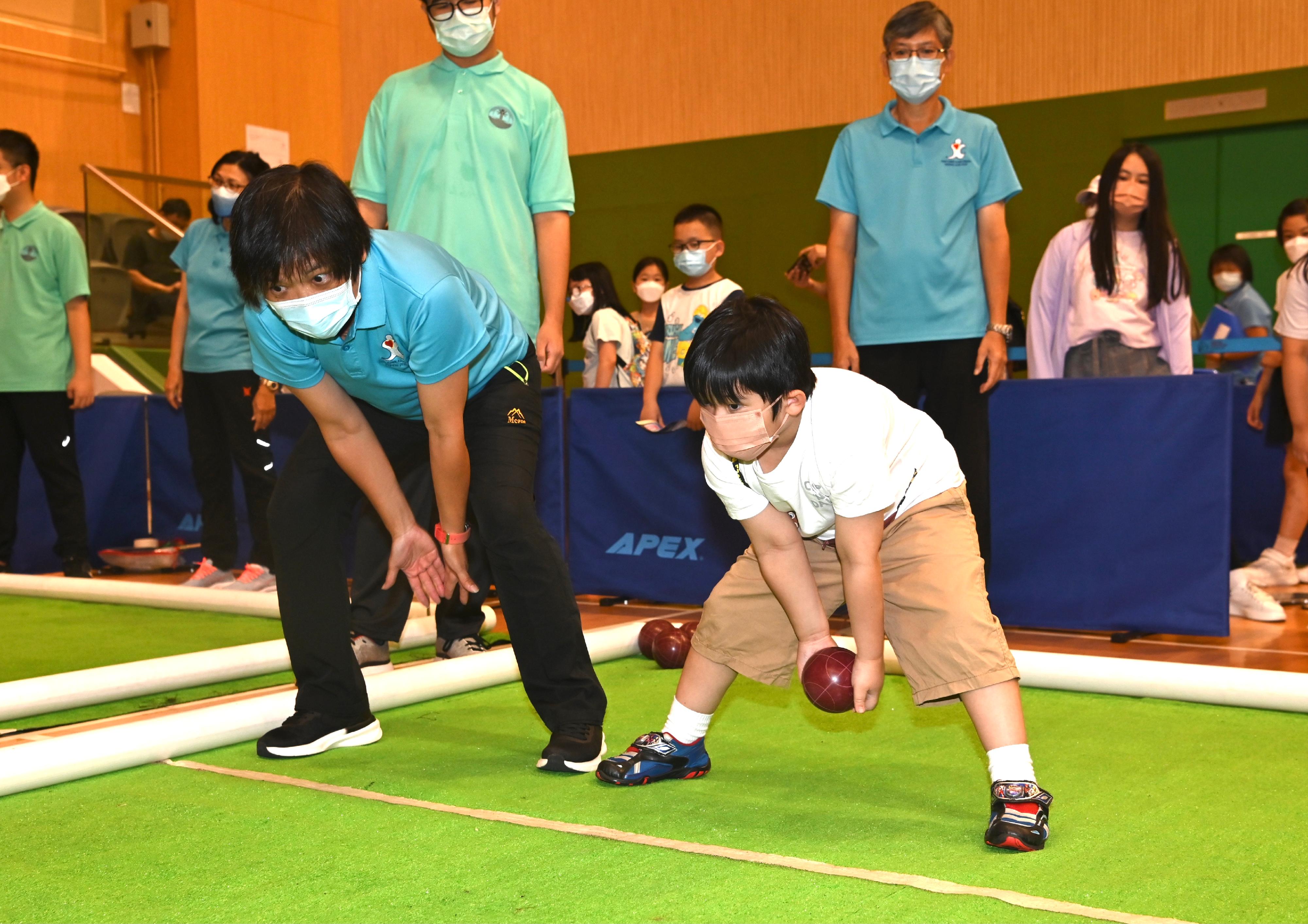 The Leisure and Cultural Services Department organised a number of free recreation and sports programmes at designated sports centres in 18 districts for public participation at Sport For All Day 2022 today (August 7). Photo shows a member of the public playing booce . 