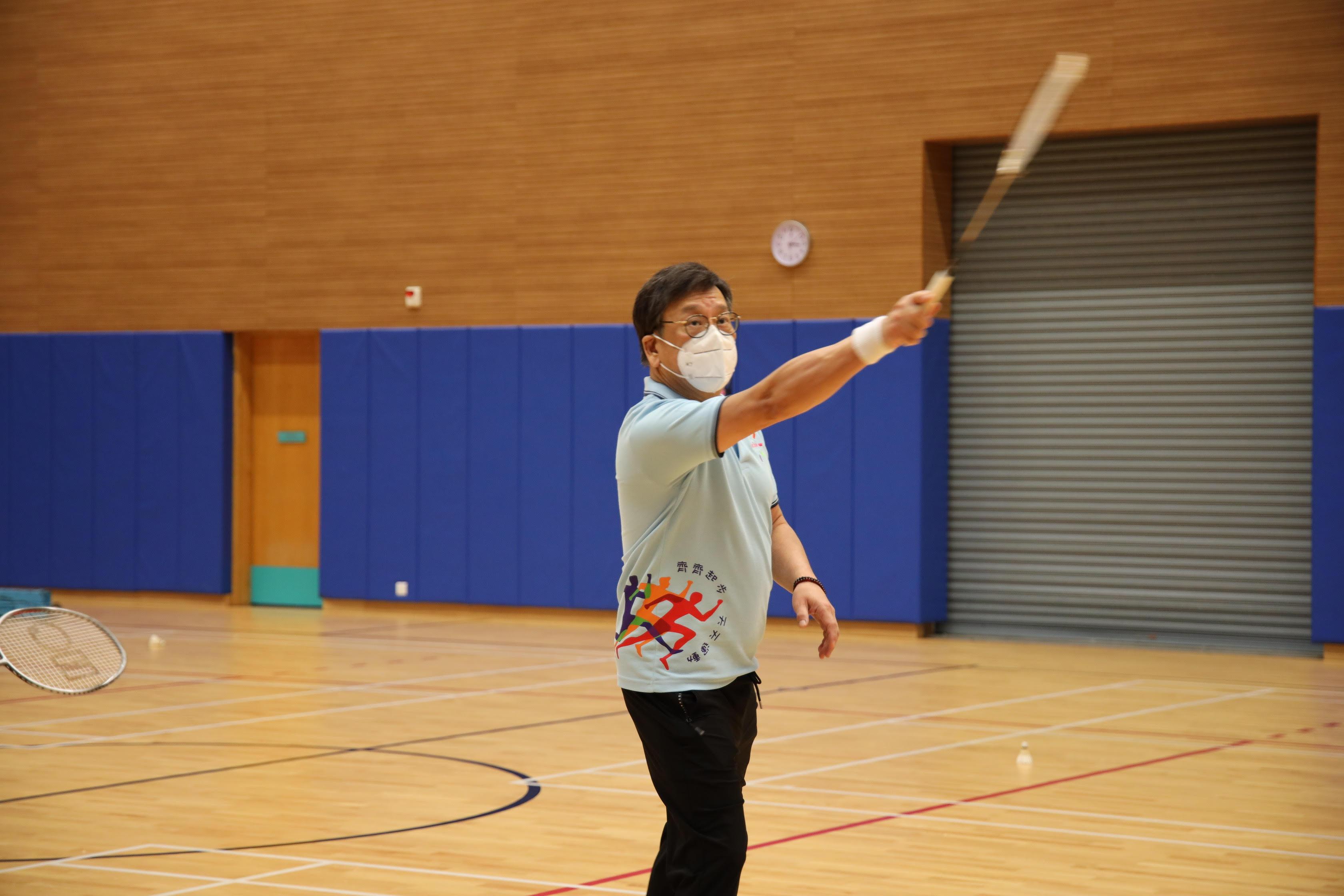 The Secretary for Commerce and Economic Development, Mr Algernon Yau, participated in Sport For All Day 2022 activities organised by the Leisure and Cultural Services Department at Po Kong Village Road Sports Centre today (August 7) to encourage people to engage in regular sports and physical activities. Photo shows Mr Yau participating in a badminton session.