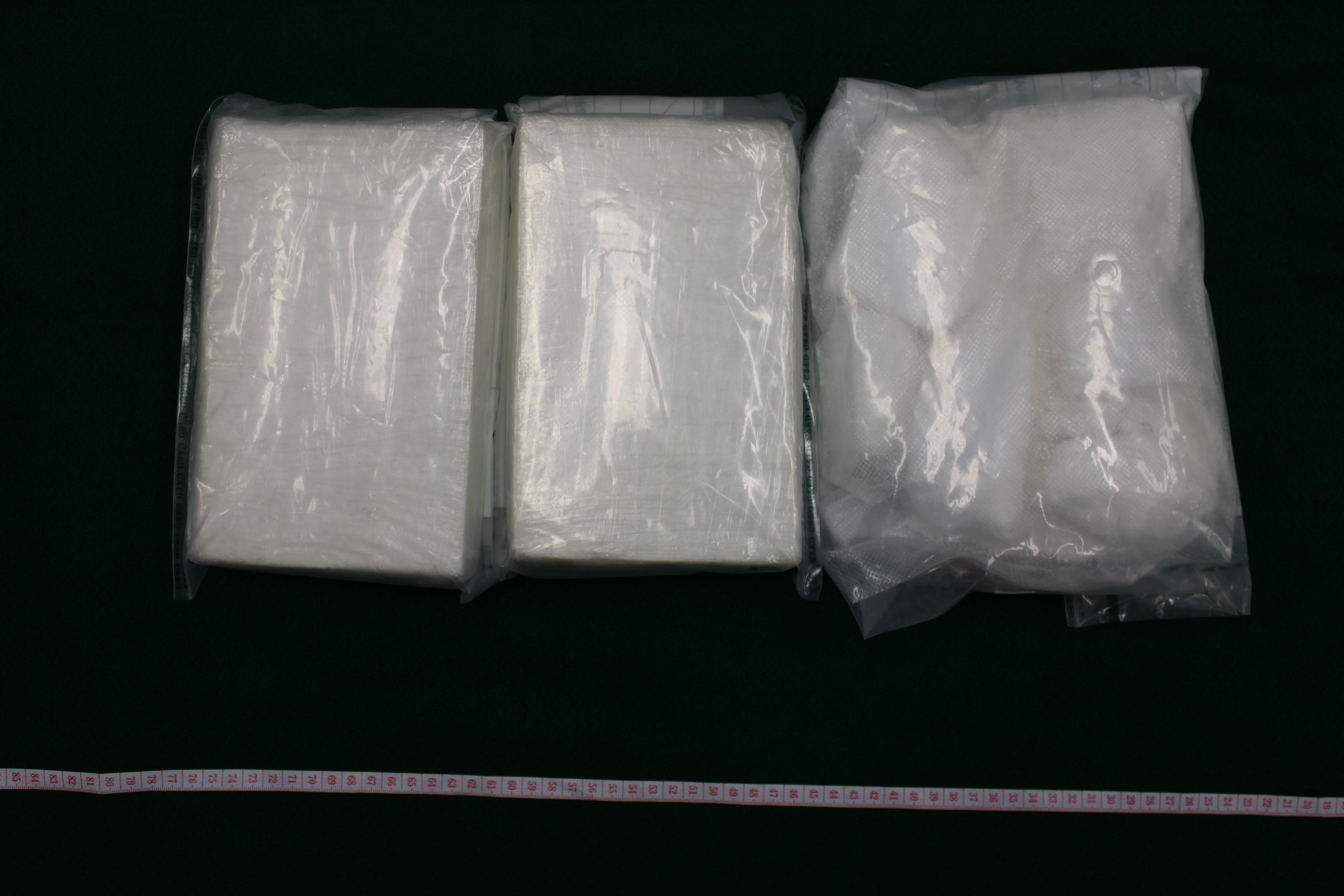 Hong Kong Customs detected two dangerous drugs cases in Tsuen Wan and Kwun Tong on July 22 and yesterday (August 8) and seized a total of about 7 kilograms of suspected cocaine with an estimated market value of about $6.4 million. Photo shows the suspected cocaine seized by Customs officers in Tsuen Wan, weighing about 3kg.