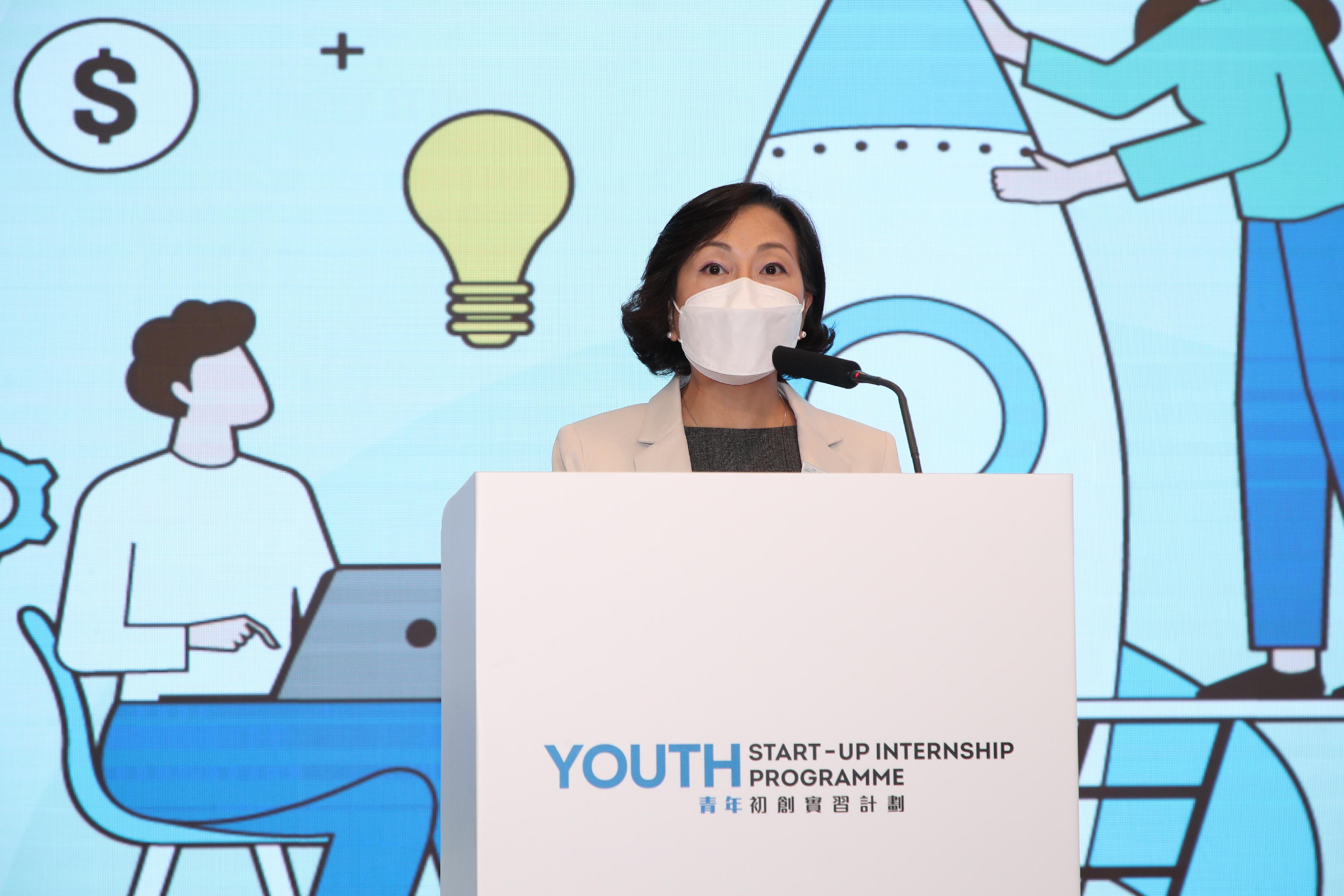 民政及青年事務局局長麥美娟今日（八月九日）在「青年初創實習計劃」結業禮上致辭。