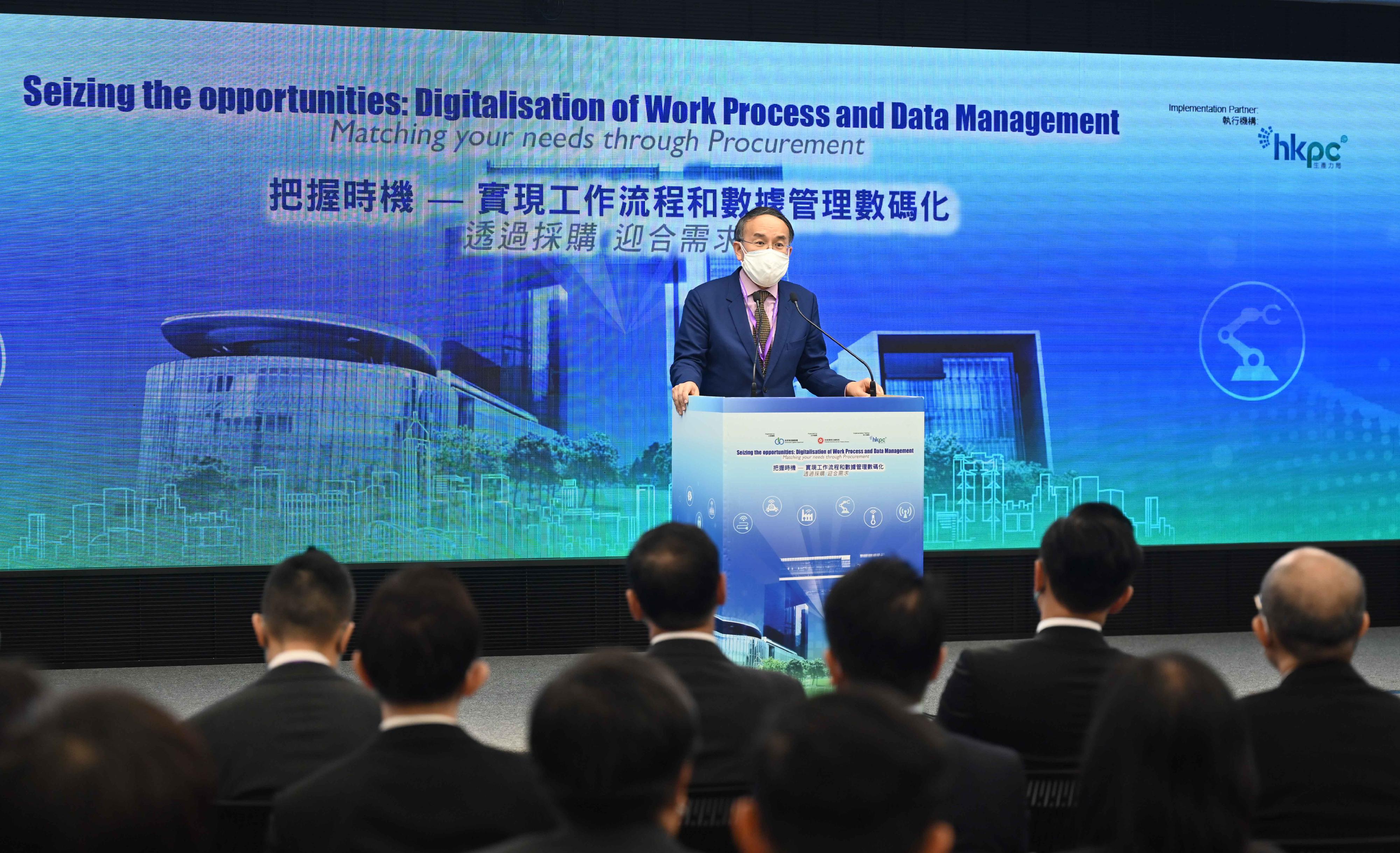 The Secretary for Financial Services and the Treasury, Mr Christopher Hui, speaks at the opening ceremony of an exhibition and sharing session titled "Seizing the Opportunities: Digitalisation of Work Process and Data Management - Matching Your Needs through Procurement" organised by the Financial Services and the Treasury Bureau today (August 9).