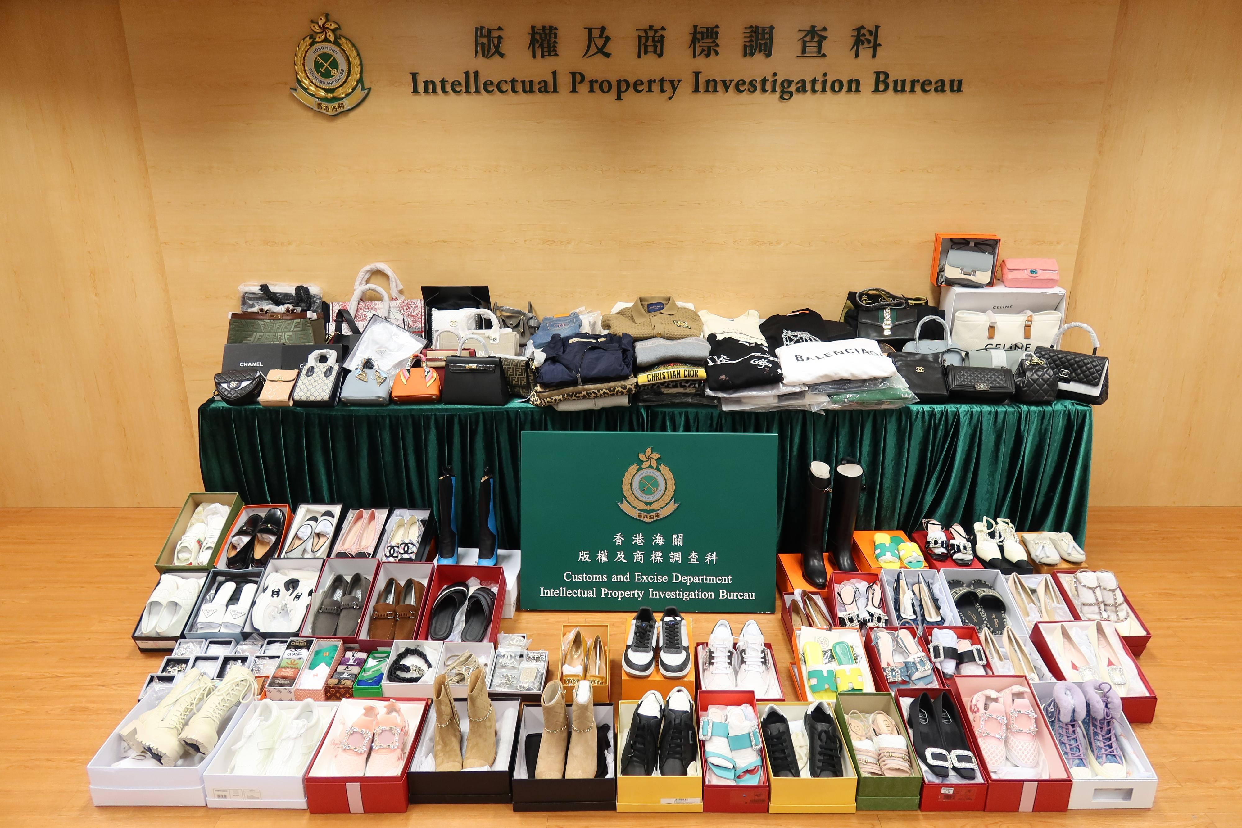 Hong Kong Customs today (August 10) conducted a special enforcement operation to combat the sale of counterfeit goods and seized about 1 000 items of suspected counterfeit goods of famous brands with an estimated market value of about $1.5 million. Photo shows some of the suspected counterfeit goods of famous brands seized.