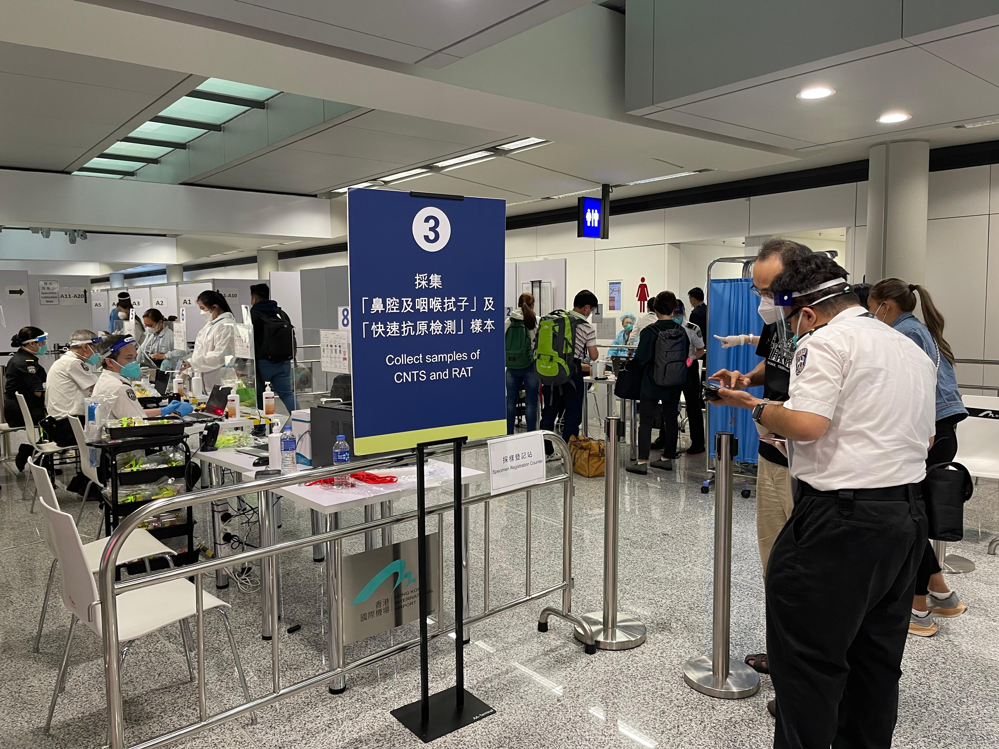 The Government implemented streamlined procedures of arrival quarantine and testing at the airport starting from today (August 12). Specimen collection booths for nucleic acid and rapid antigen tests are set up at the arrival level of Terminal 1 to enable inbound persons to undergo testing soon after landing.