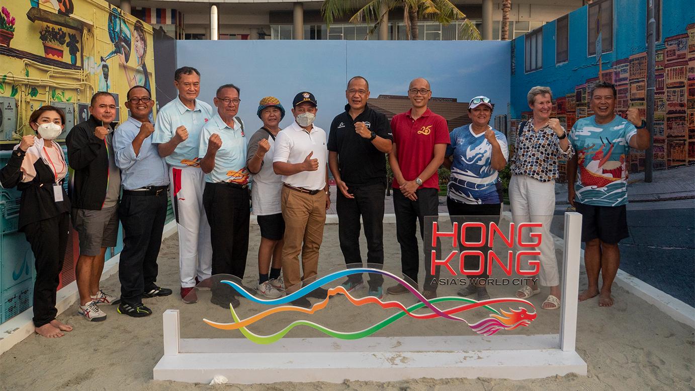 The Jakarta Dragon Boat Festival 2022 was held in Jakarta, Indonesia, today (August 13) to celebrate the 25th anniversary of the establishment of the Hong Kong Special Administrative Region. Photo shows the Director-General of the Hong Kong Economic and Trade Office, Jakarta (HKETO Jakarta), Mr Law Kin-wai (fourth right), and other guests visiting the booth set up by the HKETO Jakarta in collaboration with the Hong Kong Tourism Board.