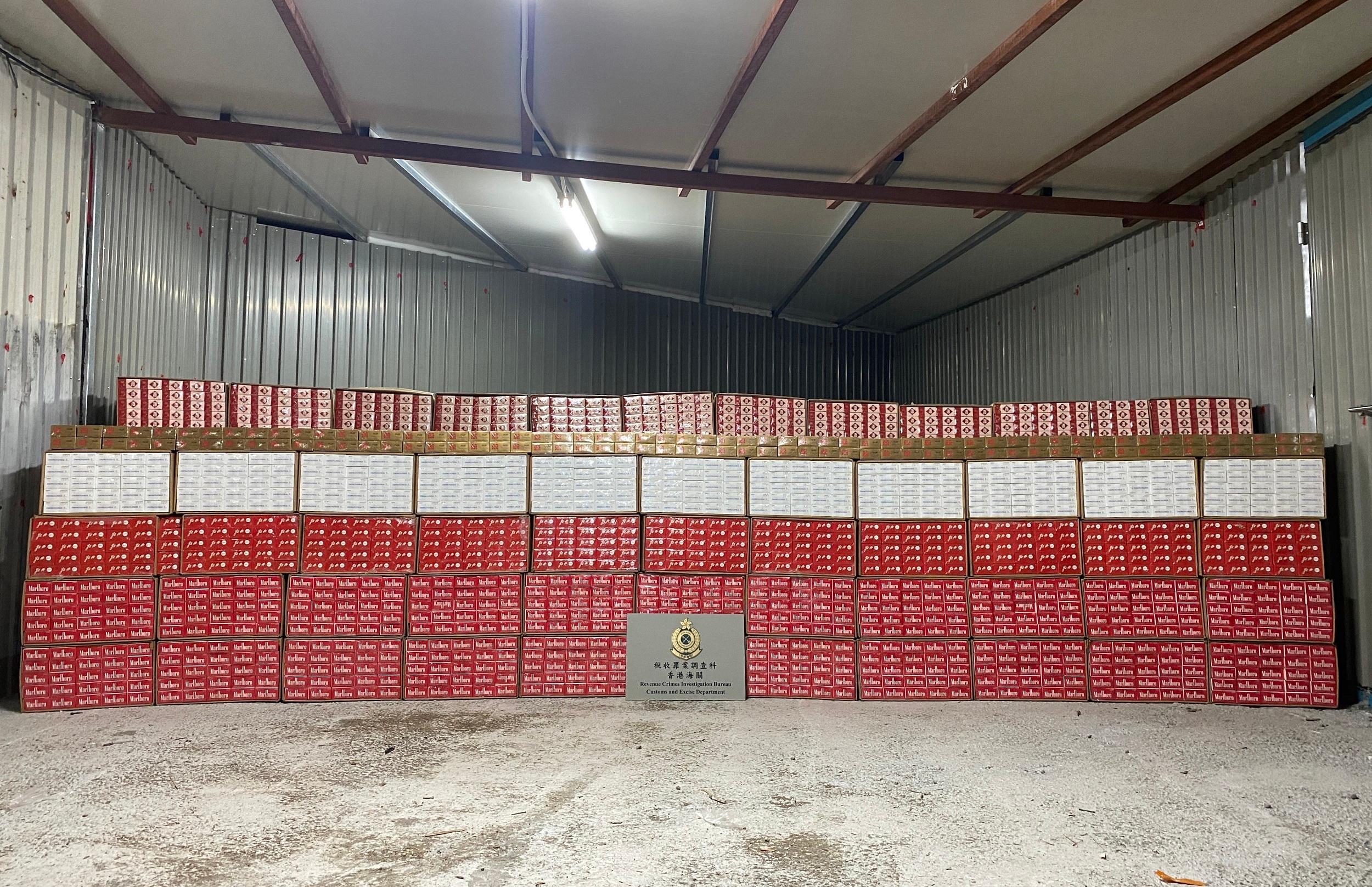 Hong Kong Customs yesterday (August 16) raided a suspected illicit cigarette storage centre in Yuen Long and seized about 2.82 million suspected illicit cigarettes with an estimated market value of about $7.75 million and a duty potential of about $5.37 million. Photo shows some of the suspected illicit cigarettes seized.