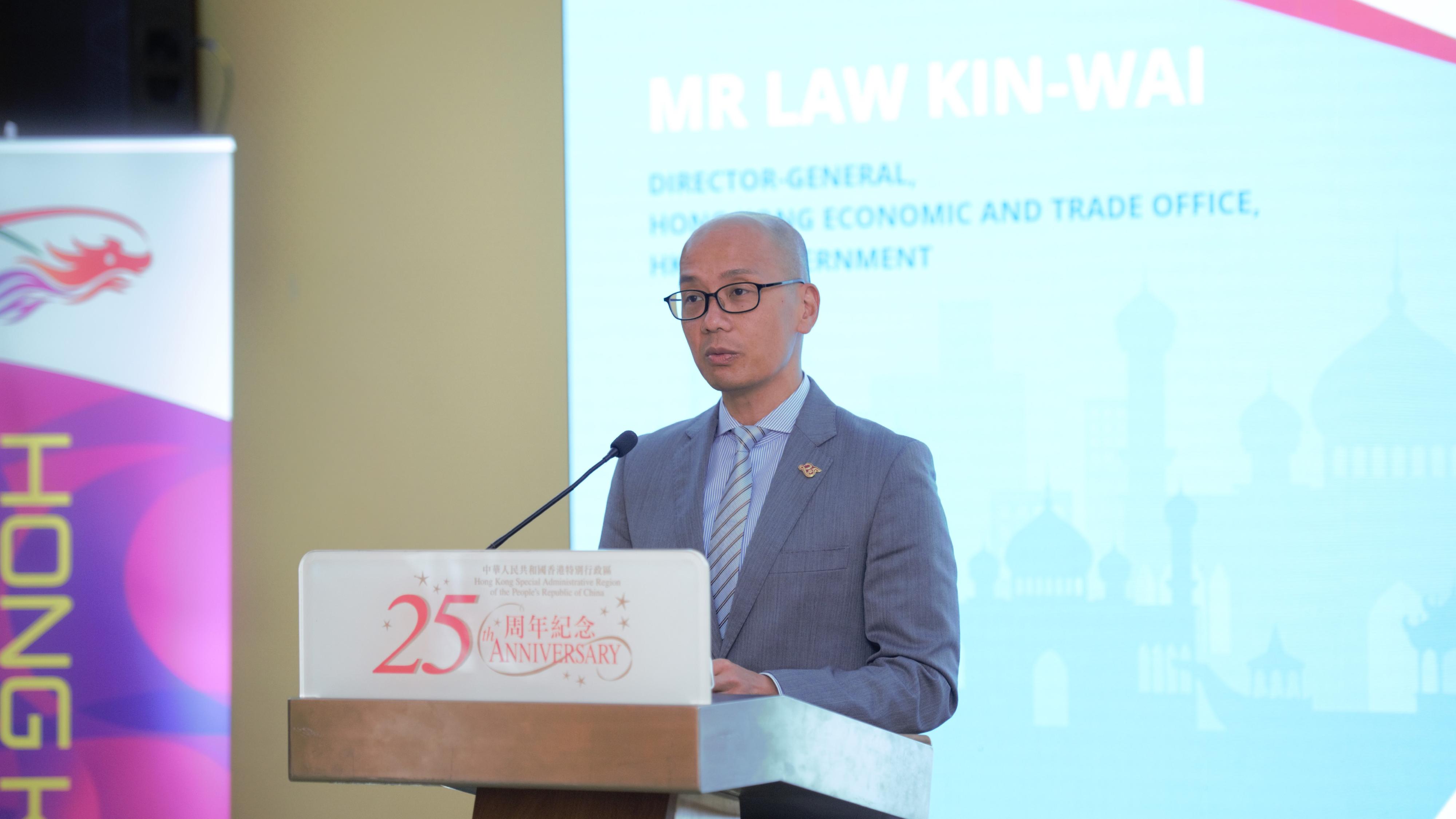 The Hong Kong Economic and Trade Office, Jakarta (HKETO Jakarta) today (August 18) held a luncheon in Bandar Seri Begawan to celebrate the 25th anniversary of the establishment of the Hong Kong Special Administrative Region. Photo shows the Director-General of the HKETO Jakarta, Mr Law Kin-wai, delivering a welcoming speech at the luncheon.