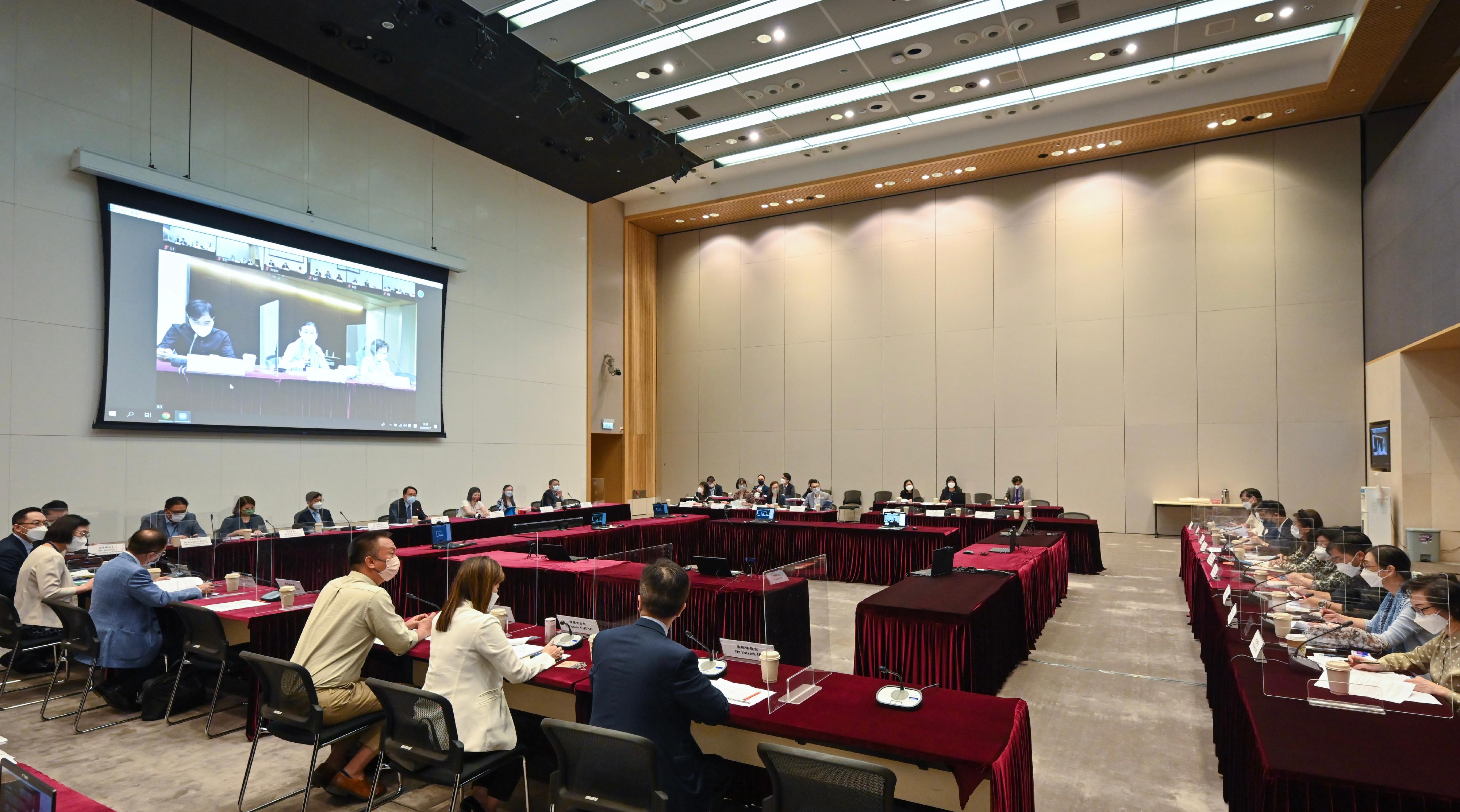 政務司司長陳國基今日（八月十八日）首次主持兒童事務委員會會議。