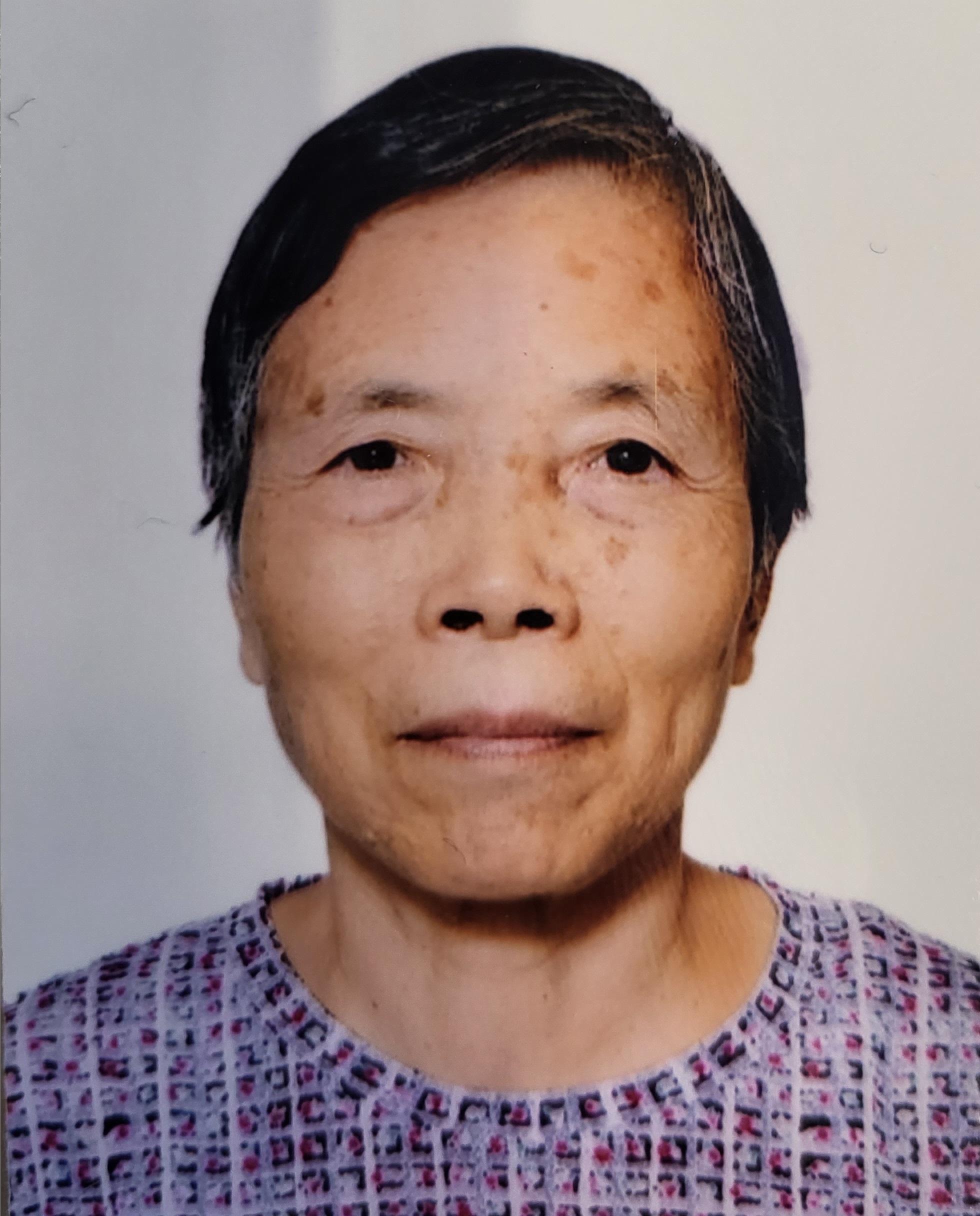Kong Yee-wan, aged 81, is about 1.6 metres tall, 50 kilograms in weight and of medium build. She has a pointed face with yellow complexion and short grey hair. She was last seen wearing a long-sleeve shirt, black trousers, black sandals and carrying a green recycle bag.
 