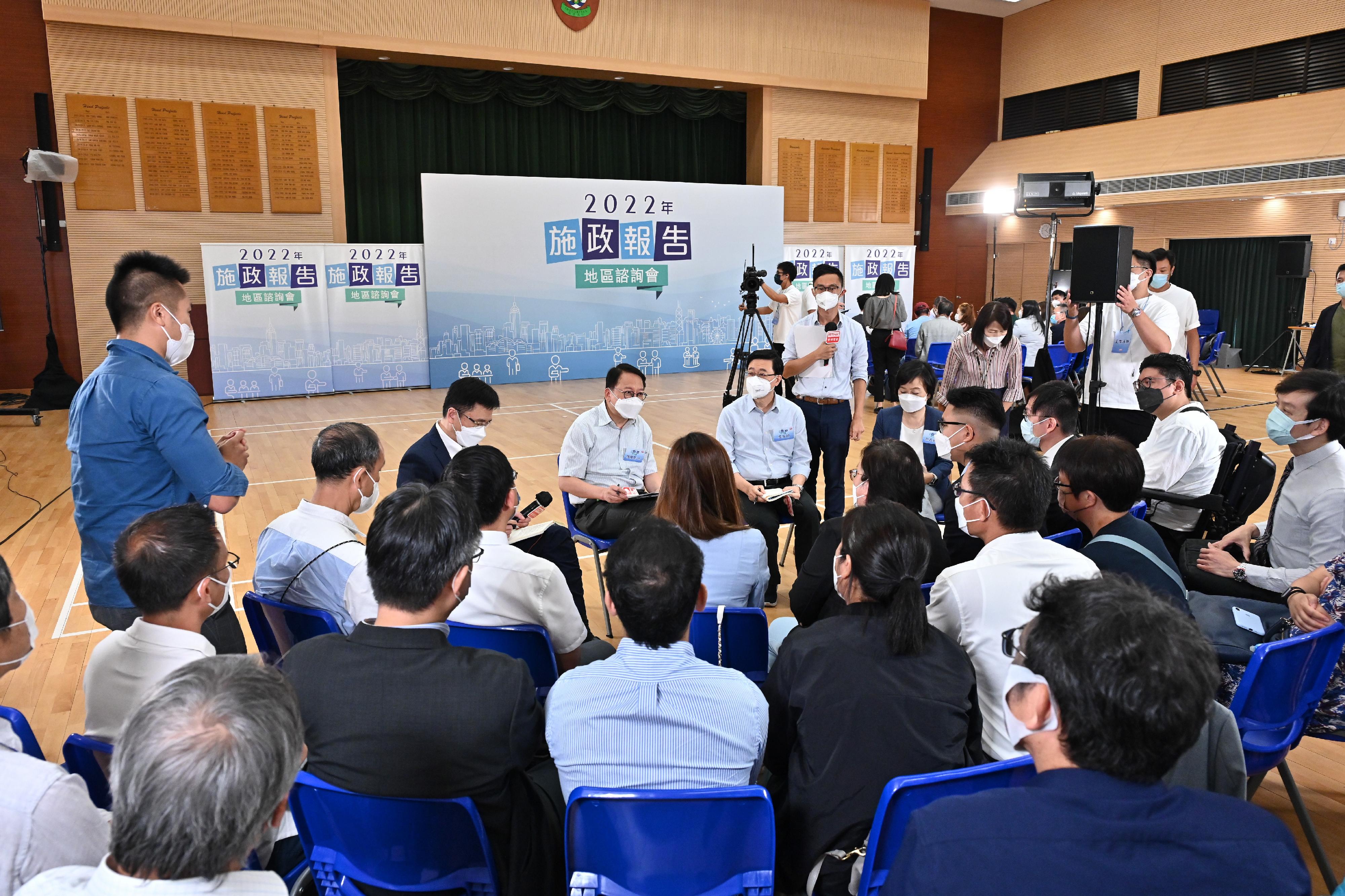 The Chief Executive, Mr John Lee, attended the 2022 Policy Address Consultation District Forum with some Principal Officials this afternoon (August 20) to listen to views and suggestions of local community members on the upcoming Policy Address. Photo shows Mr Lee (third left); the Chief Secretary for Administration, Mr Chan Kwok-ki (second left); the Secretary for Education, Dr Choi Yuk-lin (fifth left); and the Secretary for Innovation, Technology and Industry, Professor Sun Dong (first left), exchanging views with the public.